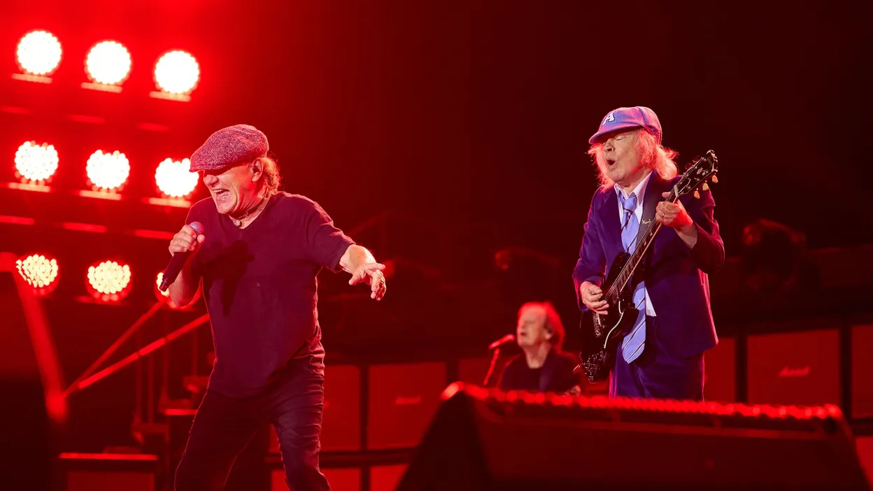 Angus Young : le génie électrique d’AC/DC - RTBF Actus