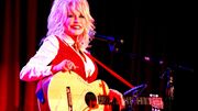 Dolly Parton : ses écoutes explosent de plus de 2000 % après sa mort, “Jolene” en tête