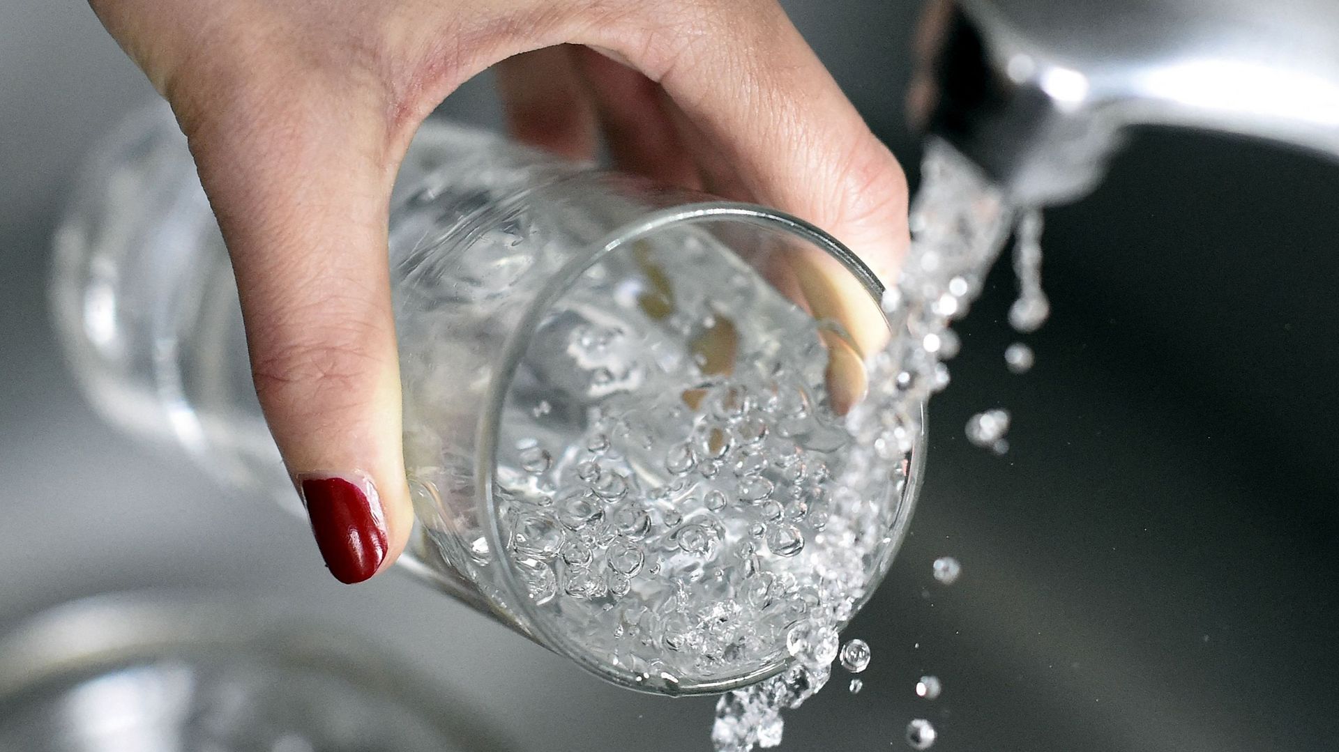 4800 litres d’eau potable perdus par kilomètre : comment Wallonie fait face au défi de renouveler ses canalisations