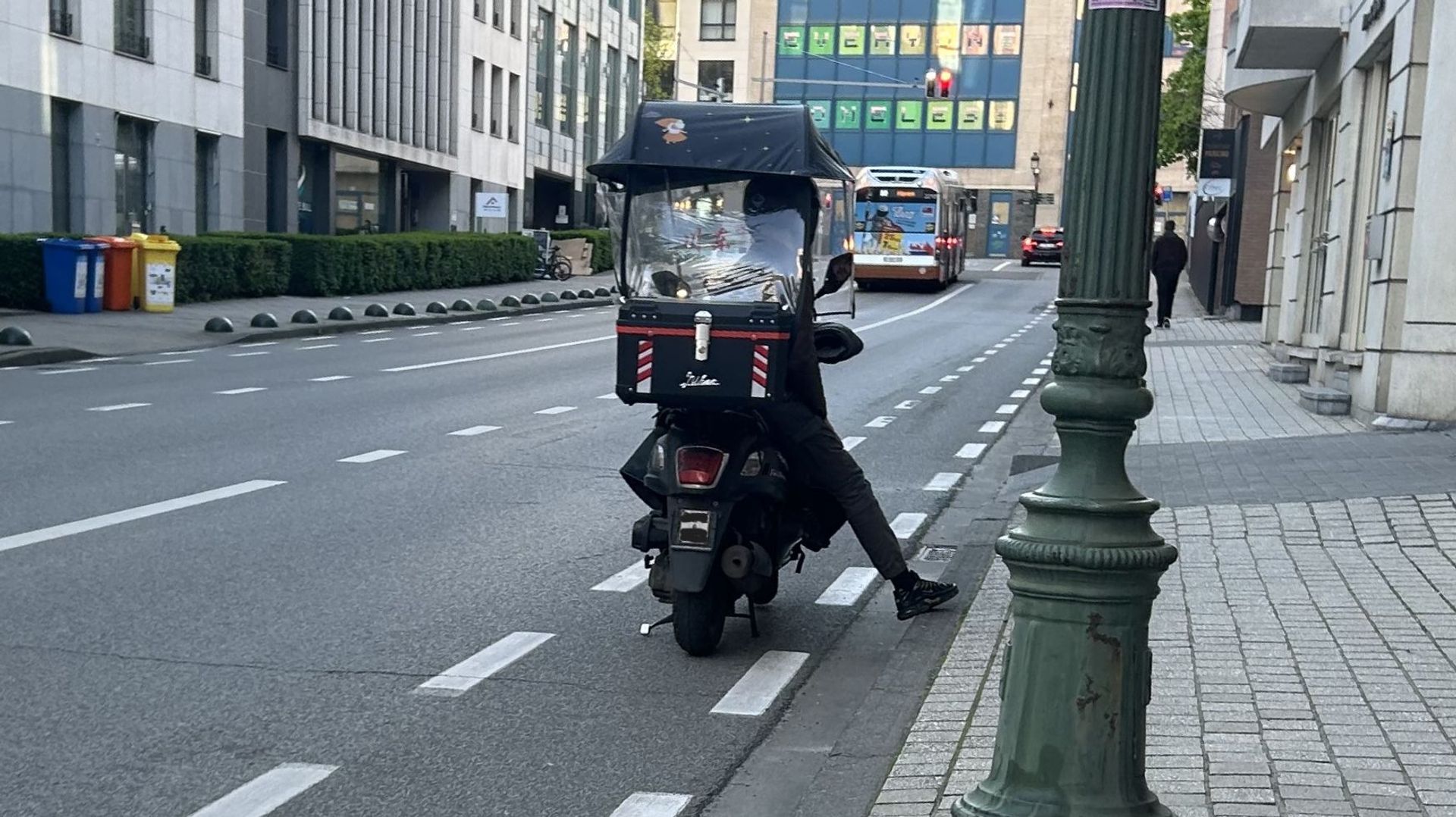 Les dispositifs de protection légers contre la pluie pour scooters sont-ils légaux ?