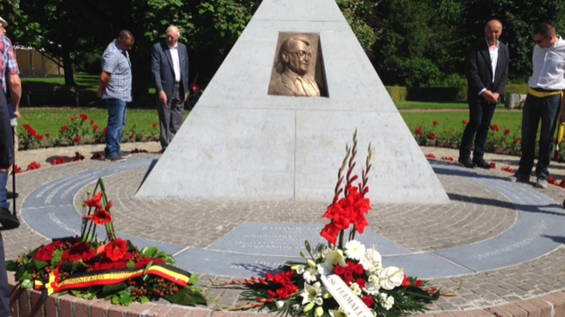 Flémalle: hommage à André Cools, assassiné il y a 25 ans - RTBF Actus