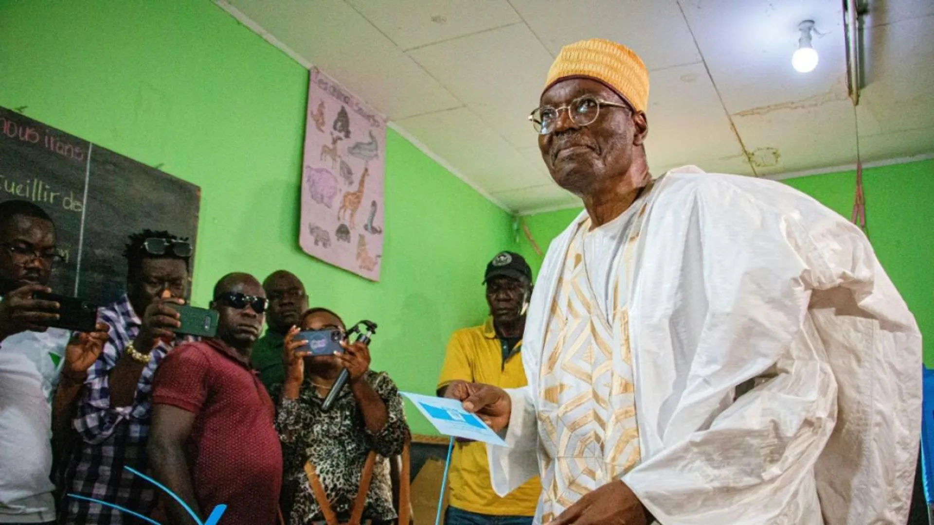 Elections au Cameroun : Paul Biya réelu président avec 53,66% des voix ...