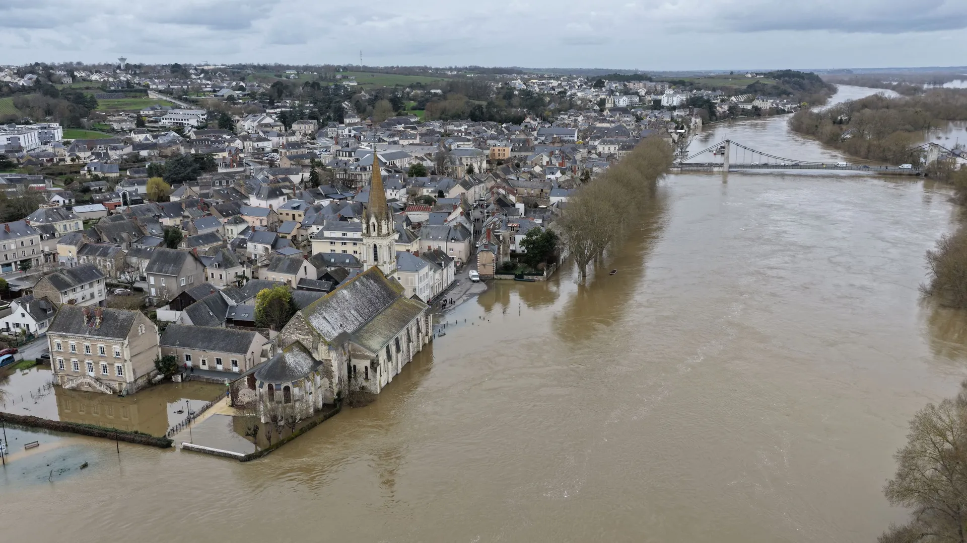 Inondations en France : quatre départements maintenus en alerte rouge ...