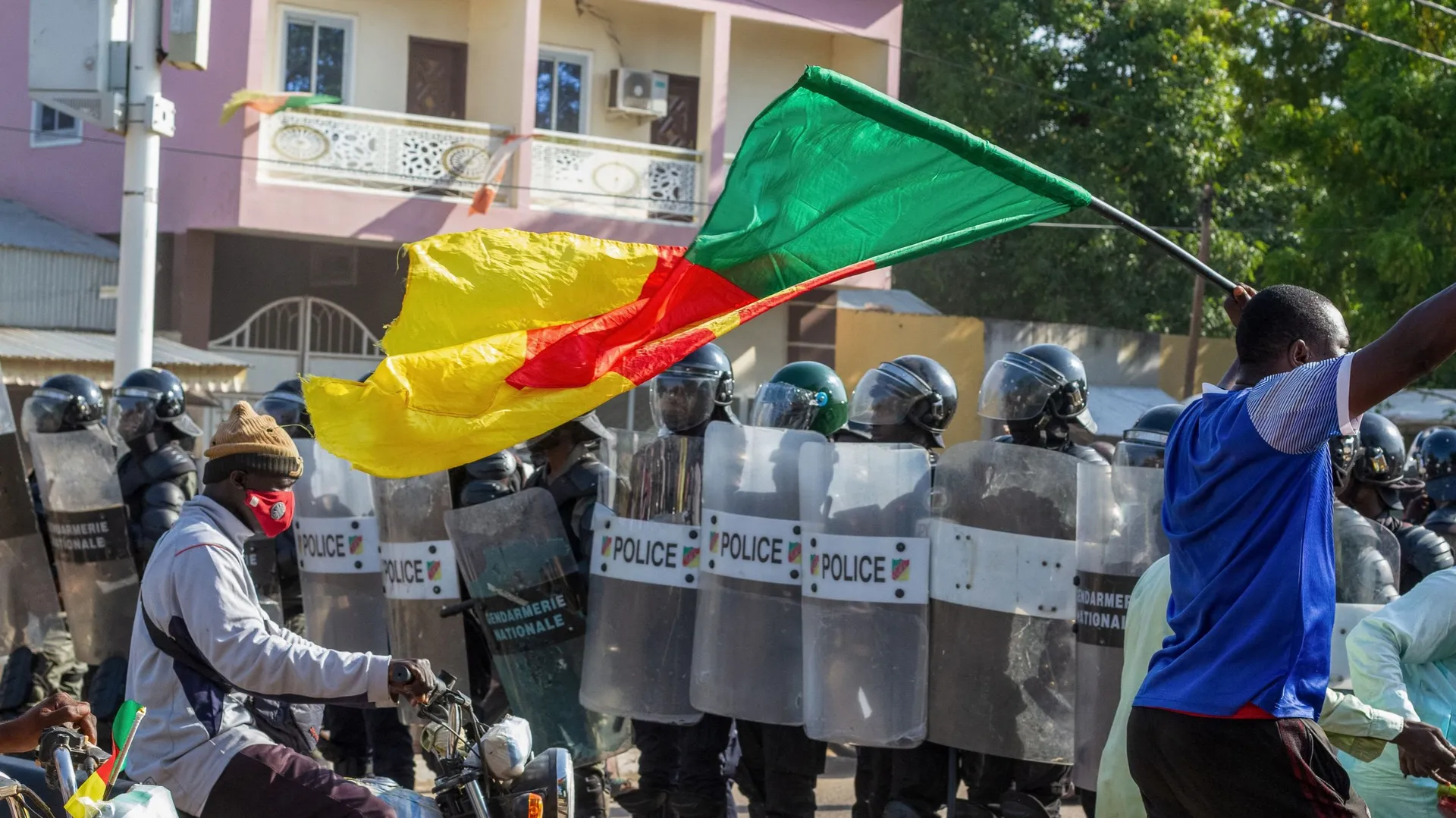 Elections au Cameroun : Paul Biya réelu président avec 53,66% des voix ...