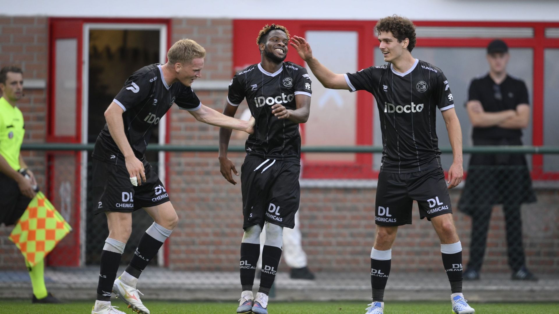 Courtrai, réduit à dix, s’incline sur le fil devant Zulte Waregem 0-2
