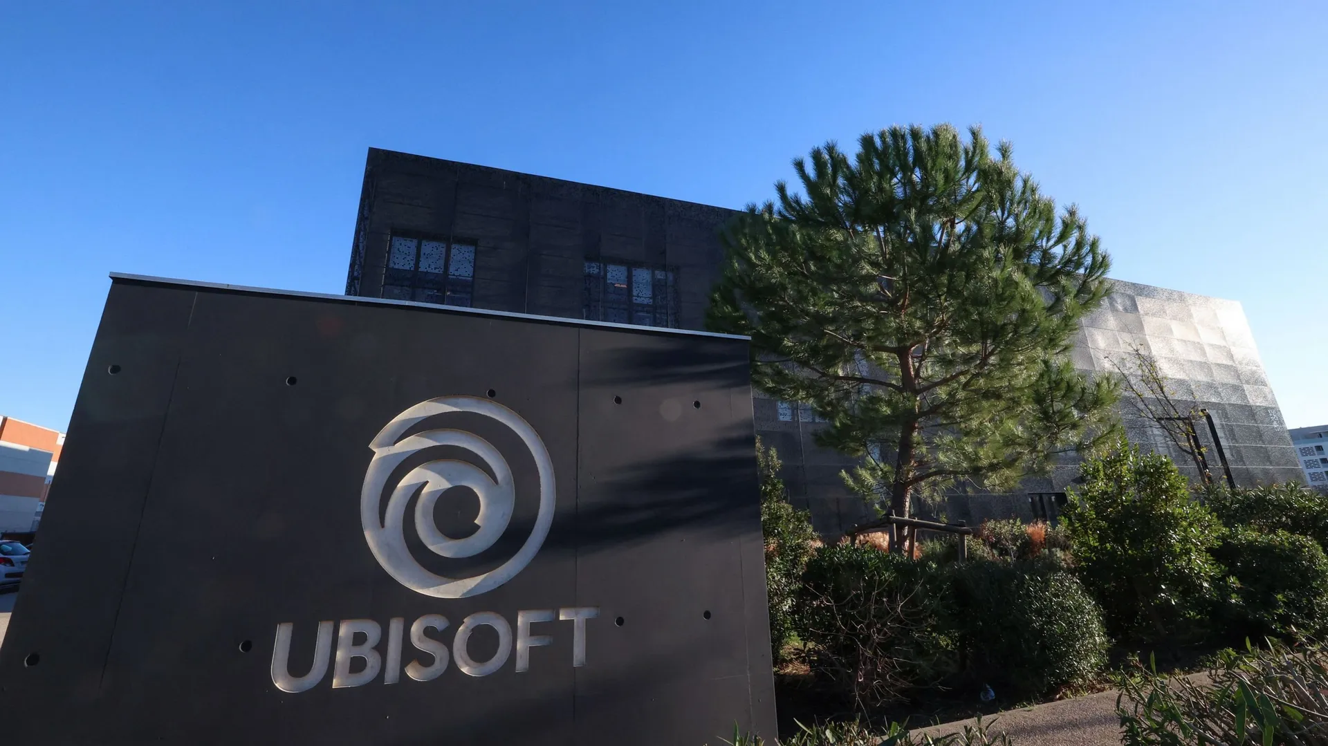 Ubisoft : cinq anciens cadres placés en garde à vue pour harcèlement ...