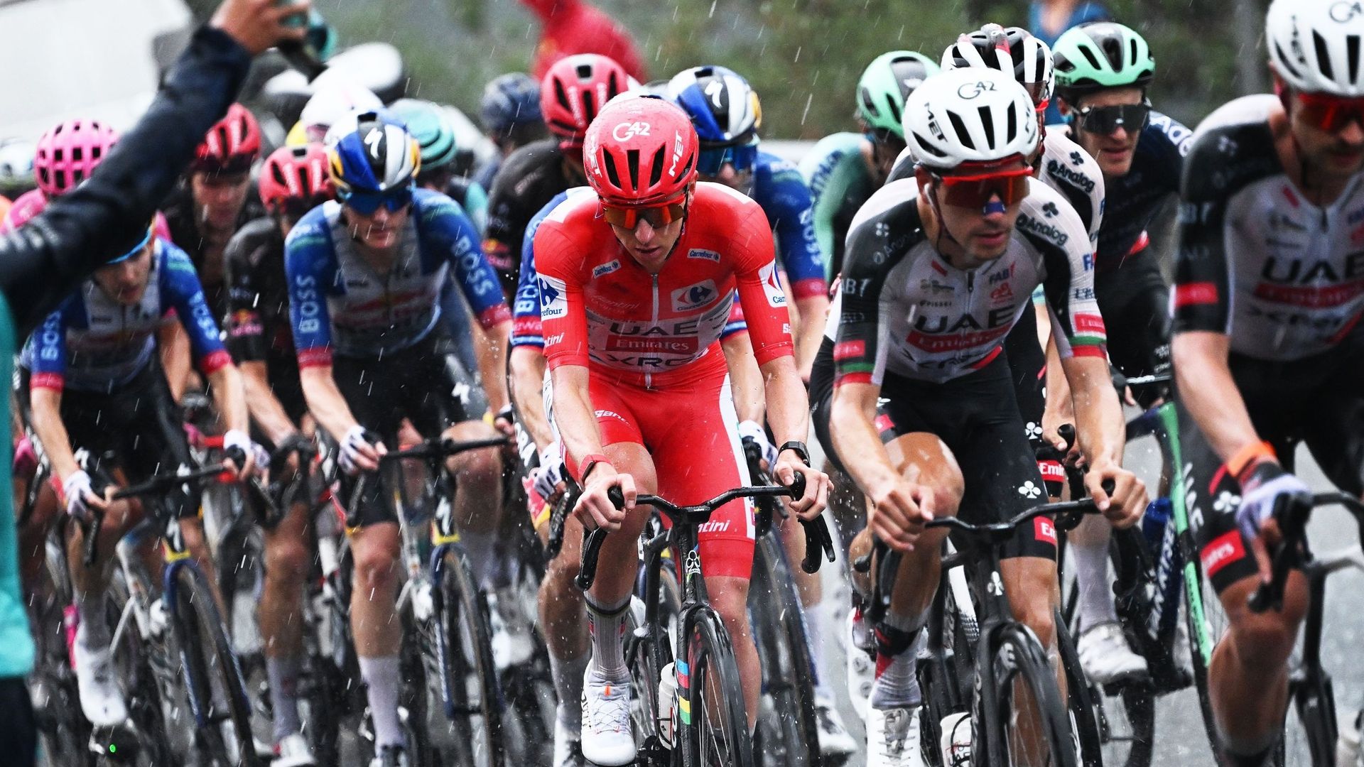 Vuelta 2026, 3e étape : conditions dantesques et improbable neutralisation, pas de vainqueur à Font Romeu