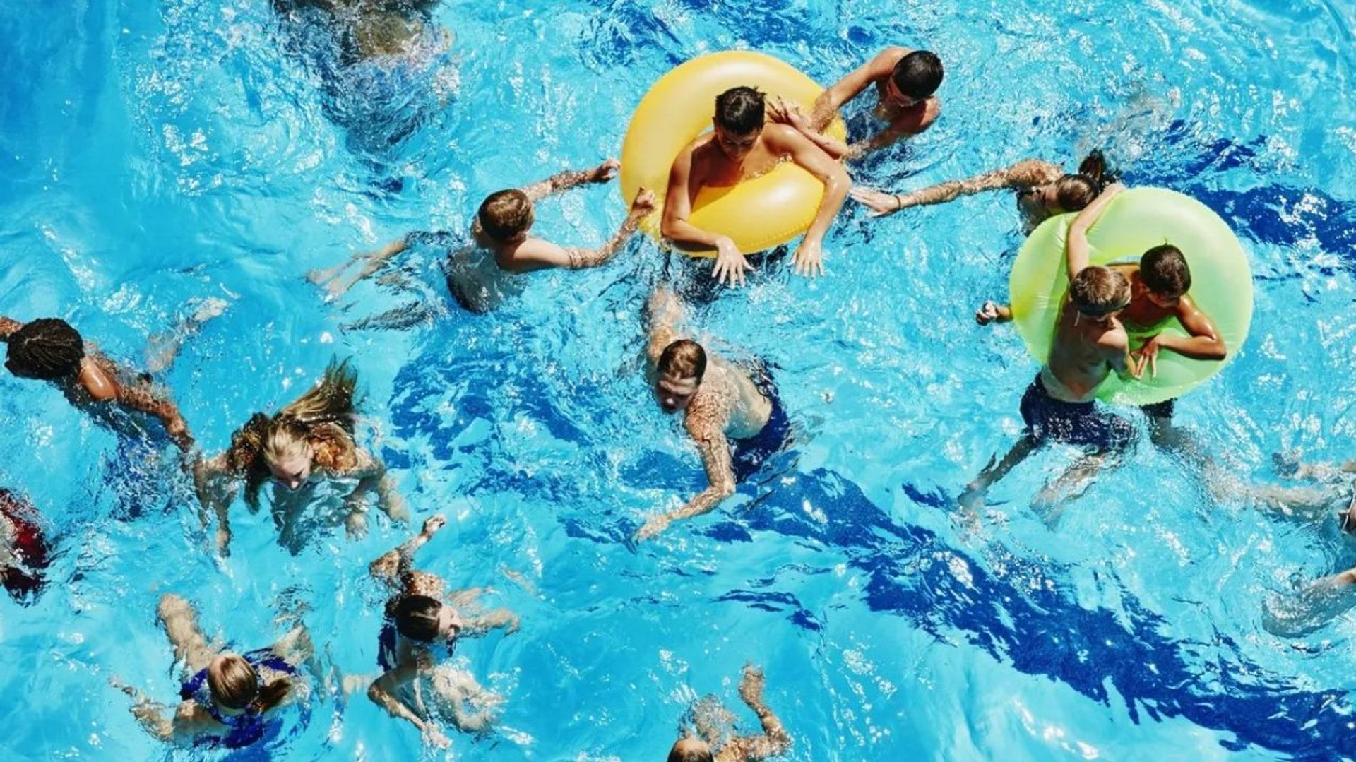 Se mouiller la nuque, attendre après le repas… Le vrai du faux avant de se baigner en été