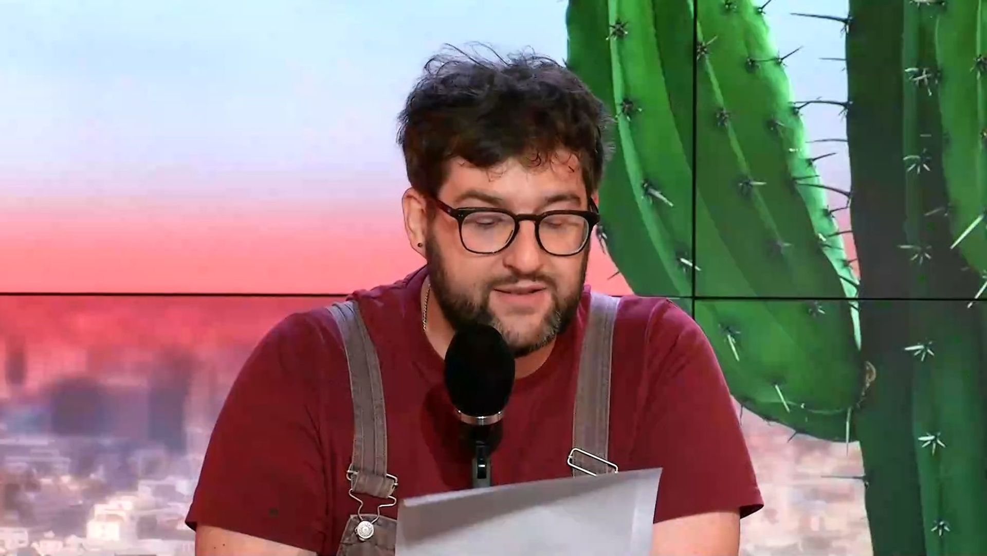 Faut-il dormir nu pendant la canicule ? Gaëtan Delferière tranche dans le Cactus