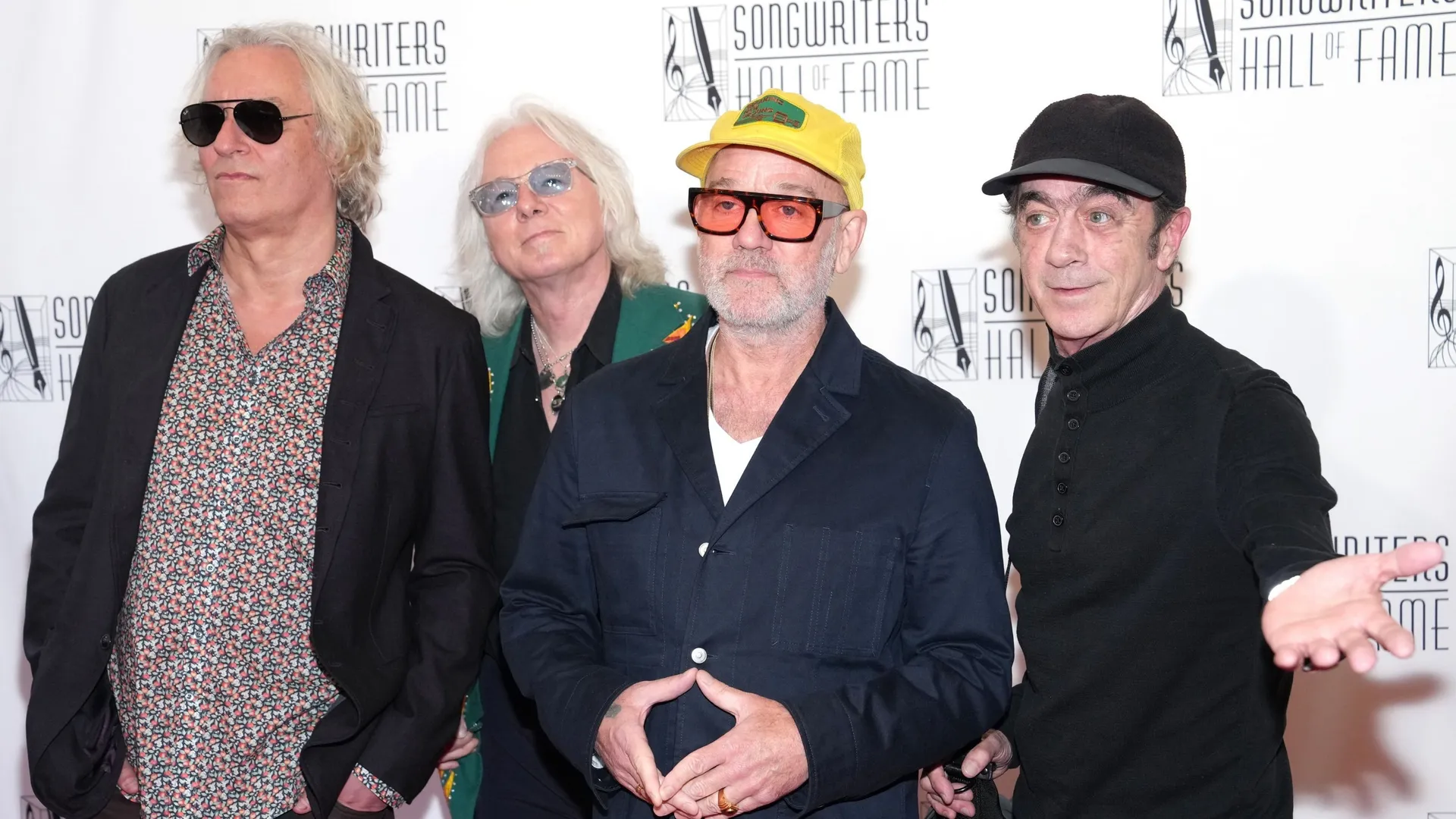 Michael Stipe et Jason Isbell ont interprété des chansons de R.E.M ...