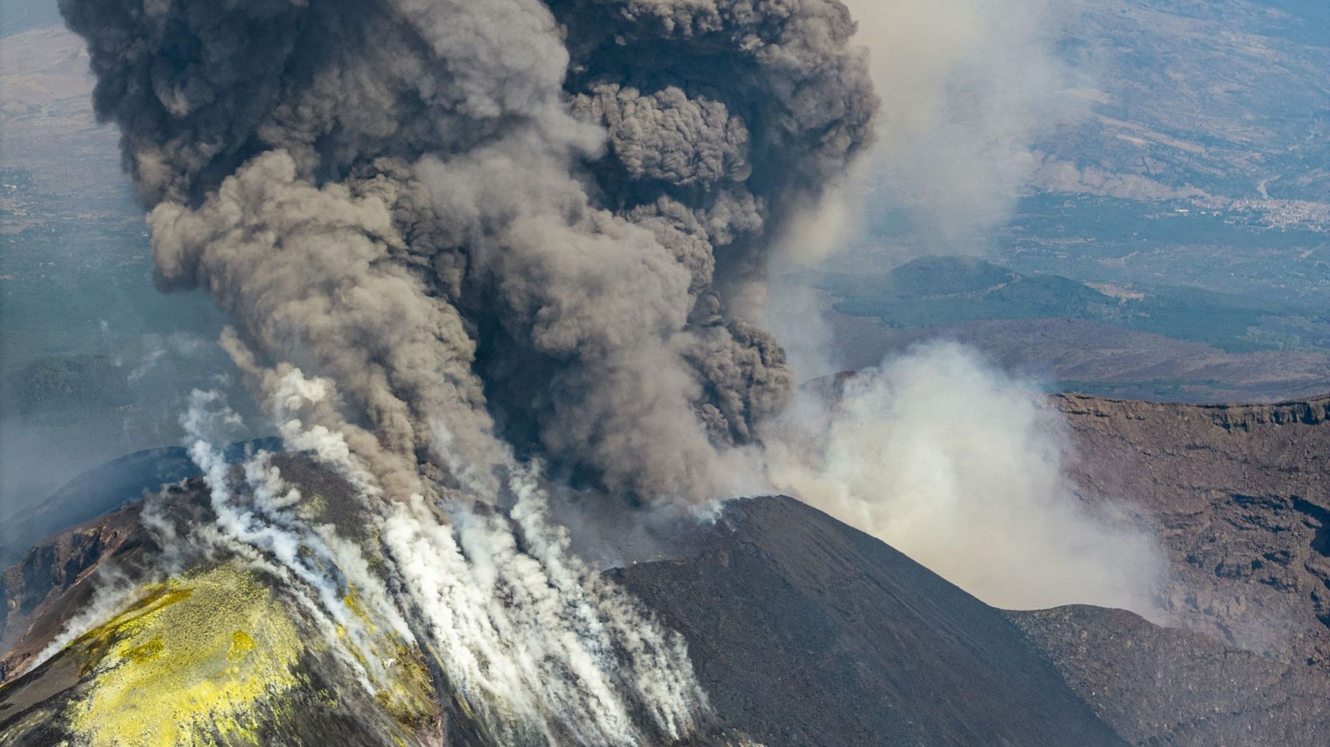 Eruption de l’Etna en Sicile : les vols à l’aéroport de Catane suspendus jusqu’à vendredi matin