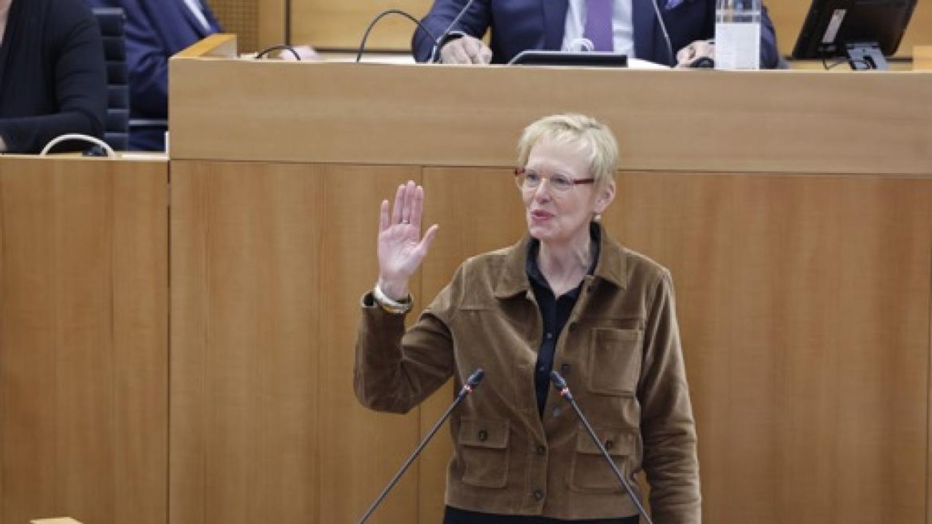 Foyer anderlechtois – "Les procédures ont été respectées" explique Karine Lalieux, sans convaincre les députés