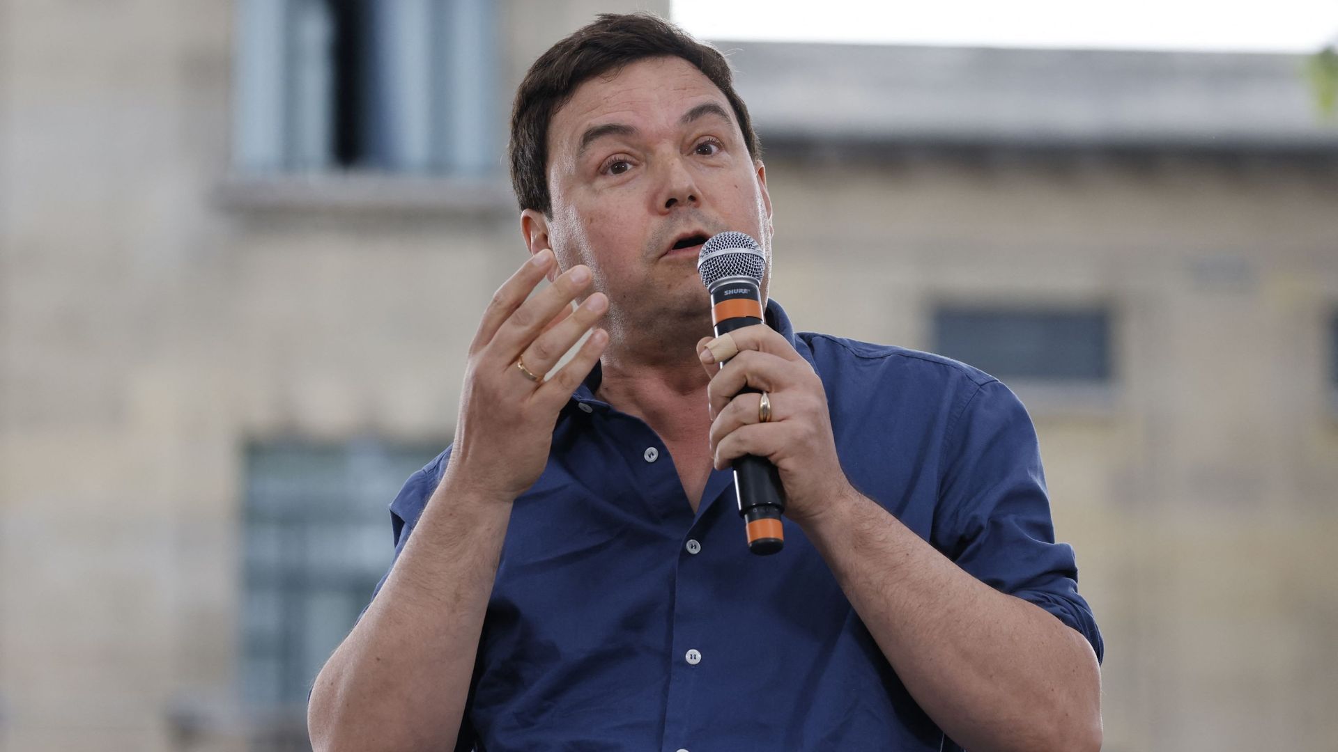 Moins de réchauffement climatique et plus d'égalité sociale : "il faut mettre à contribution les plus riches", selon l'économiste Thomas Piketty