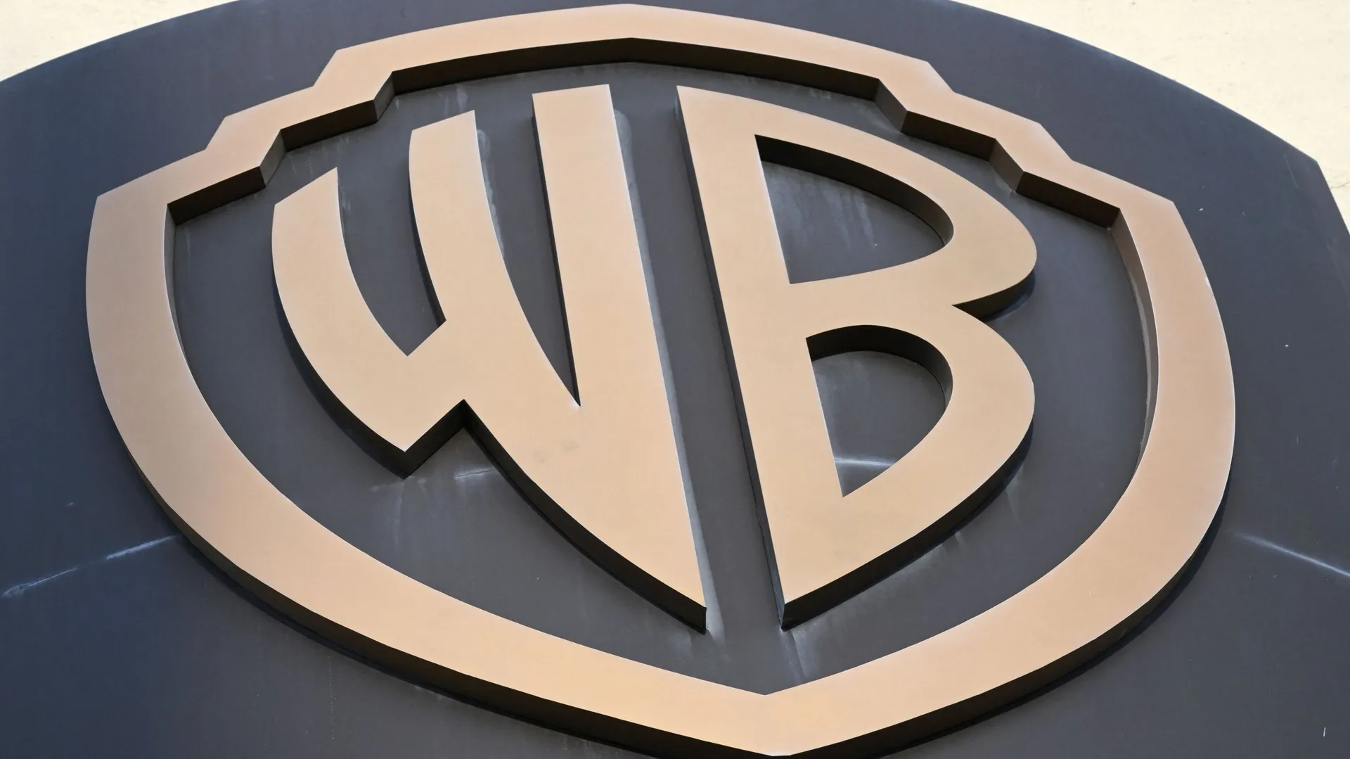 Rachat de Warner Bros par Netflix : une menace pour les salles de ...