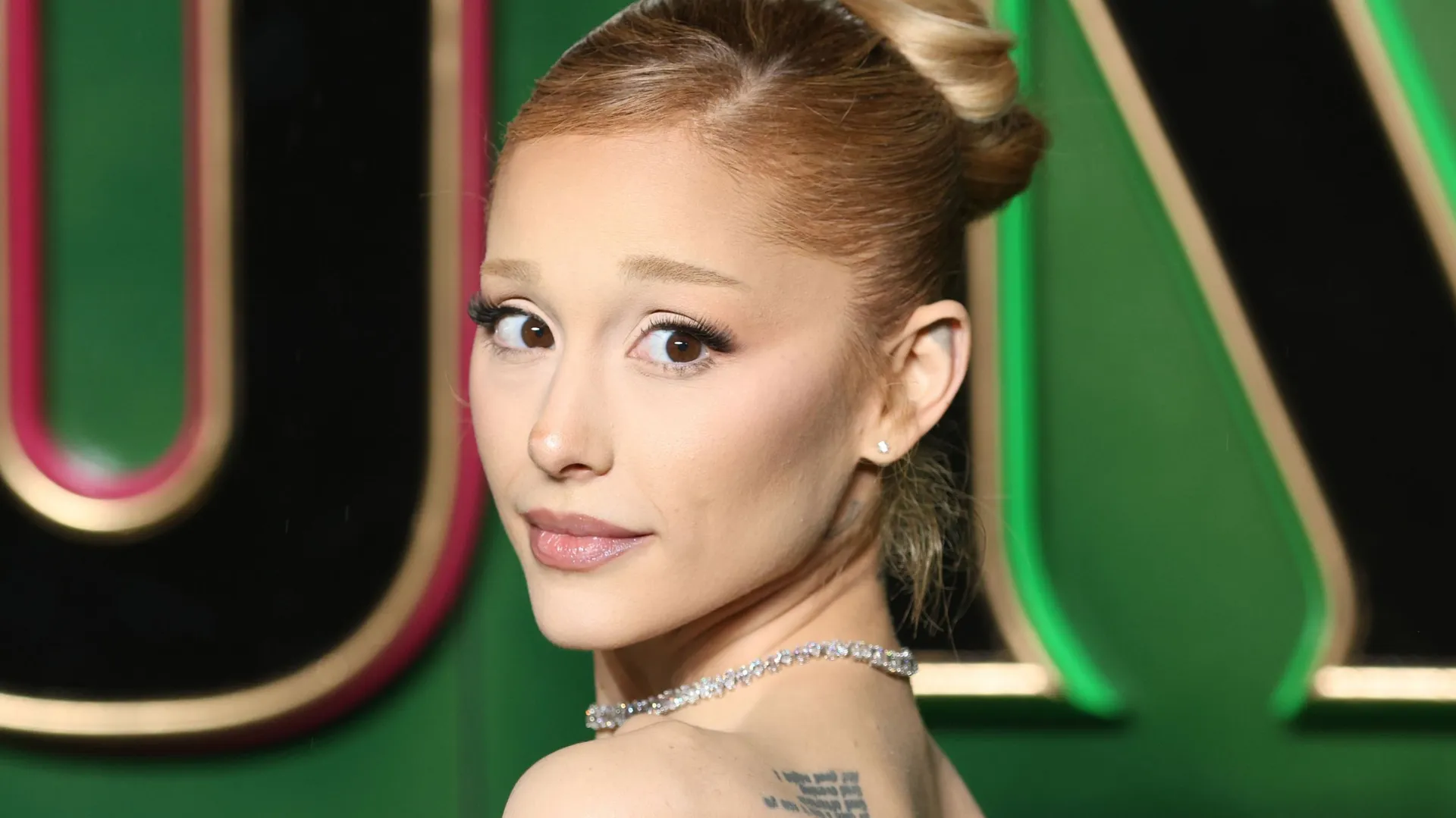 Ariana Grande réagit à la sexualisation des enfants stars et aux abus ...