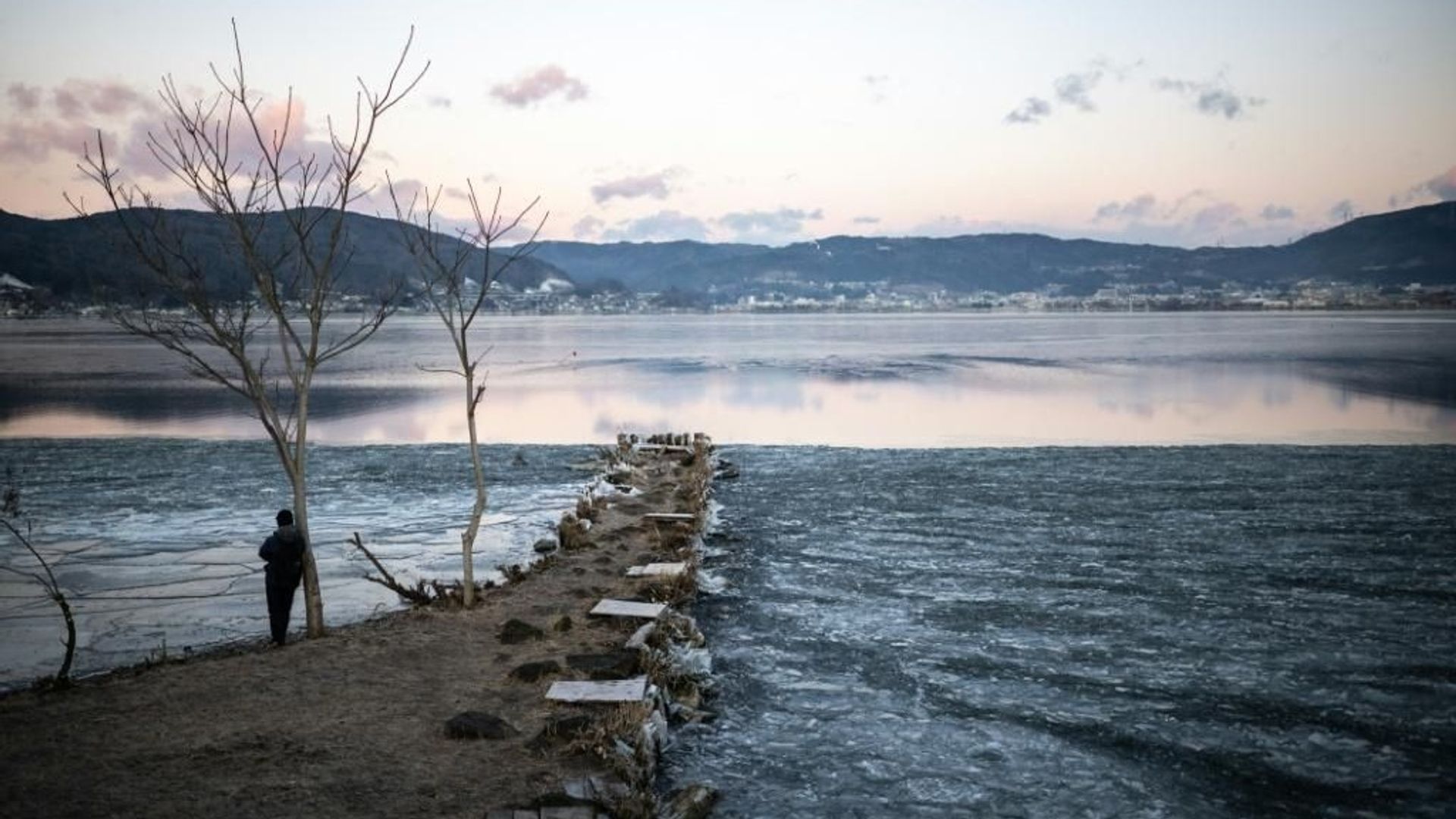 Japon : le lac "sans dieu", symbole du changement climatique
