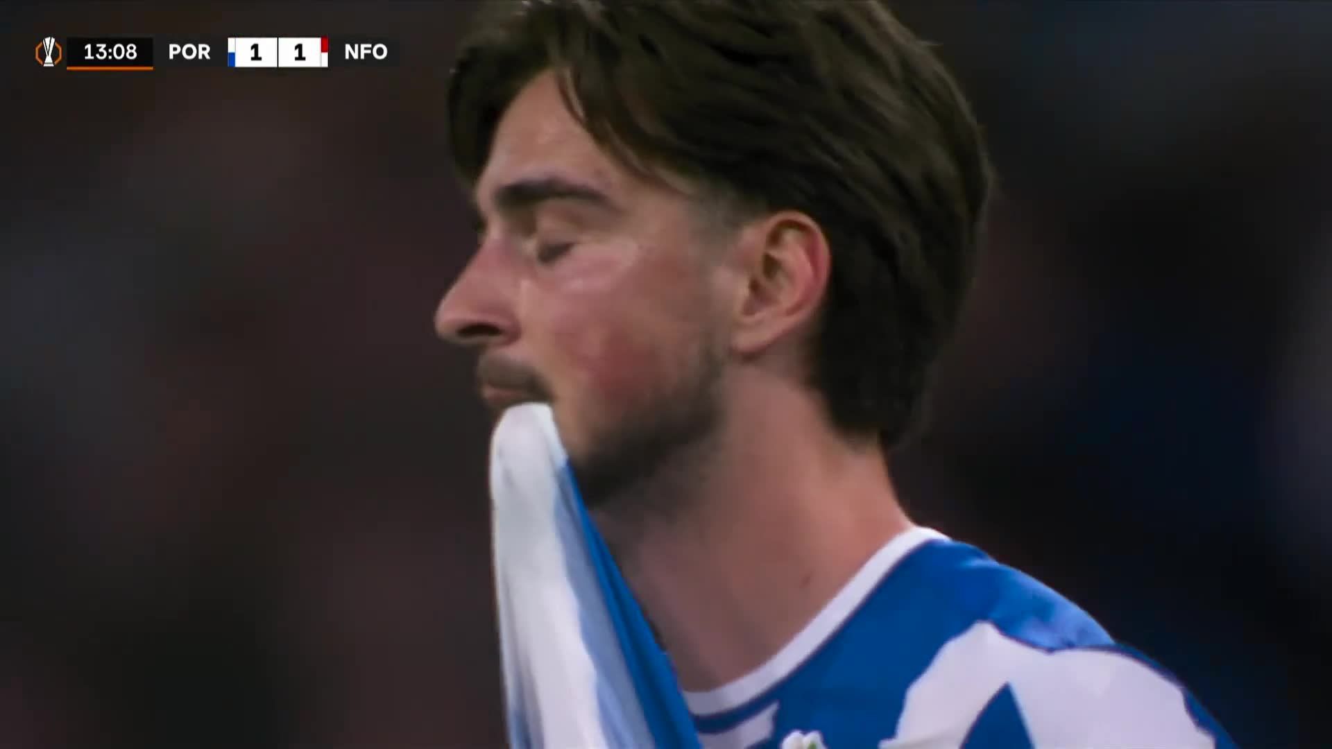 La bourde de la semaine : un défenseur de Porto marque dans le but vide... de son propre gardien