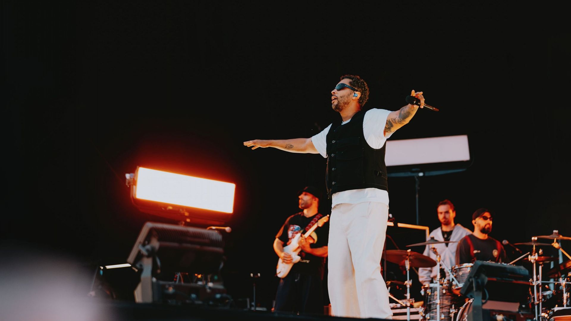 Disiz arrivé tel un rockeur sur la Last Arena de Dour