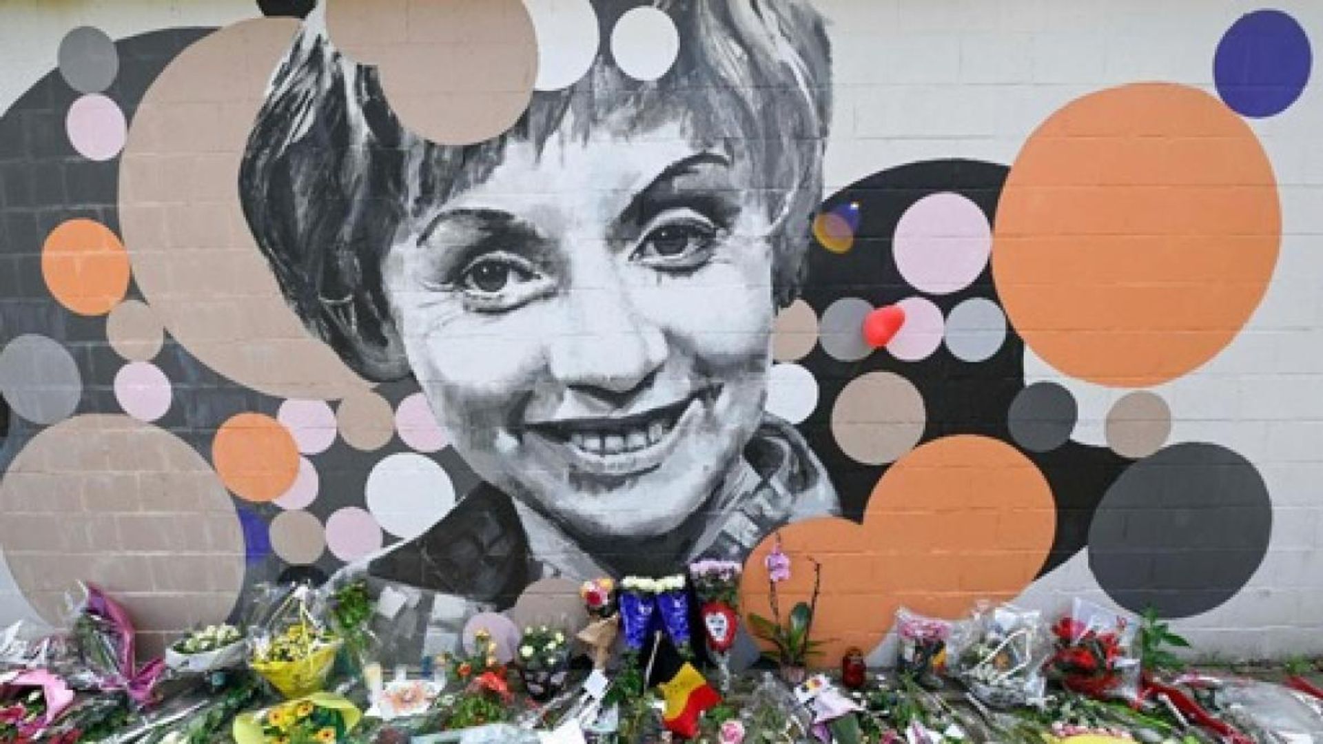 Bruxelles : un incendie détruit la fresque Annie Cordy, un nouvel hommage est prévu