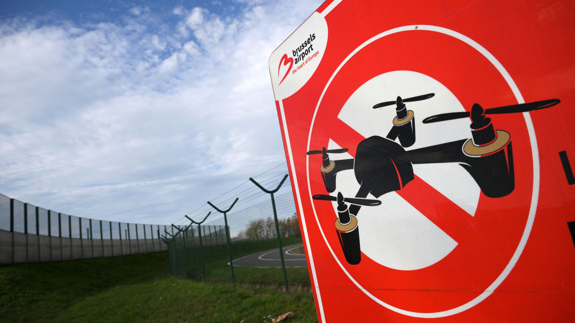 Graphisme Interompu Le trafic aérien brièvement interrompu à Brussels Airport après le ...