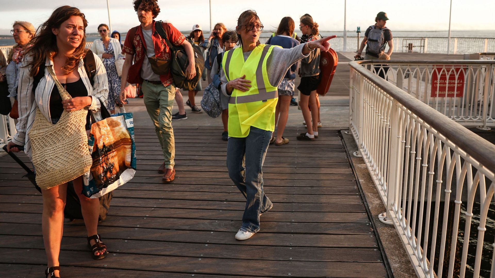 Incendies en Gironde : à l’arrière, une armée de bénévoles, "c’est une petite aide dans cet océan de besoins qu’on a"
