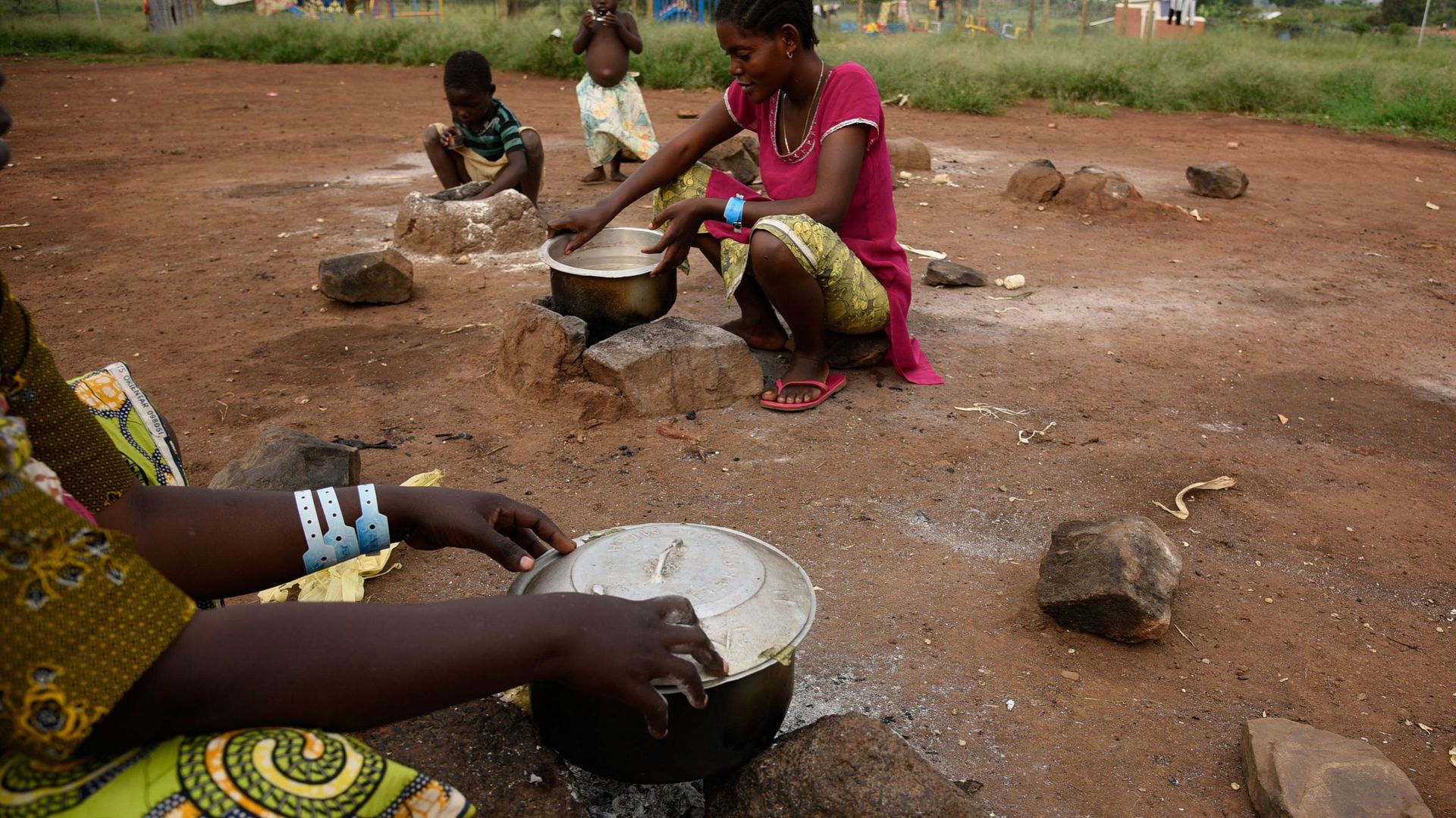 Des milliers de réfugiés congolais fuient en Ouganda les violences des ...