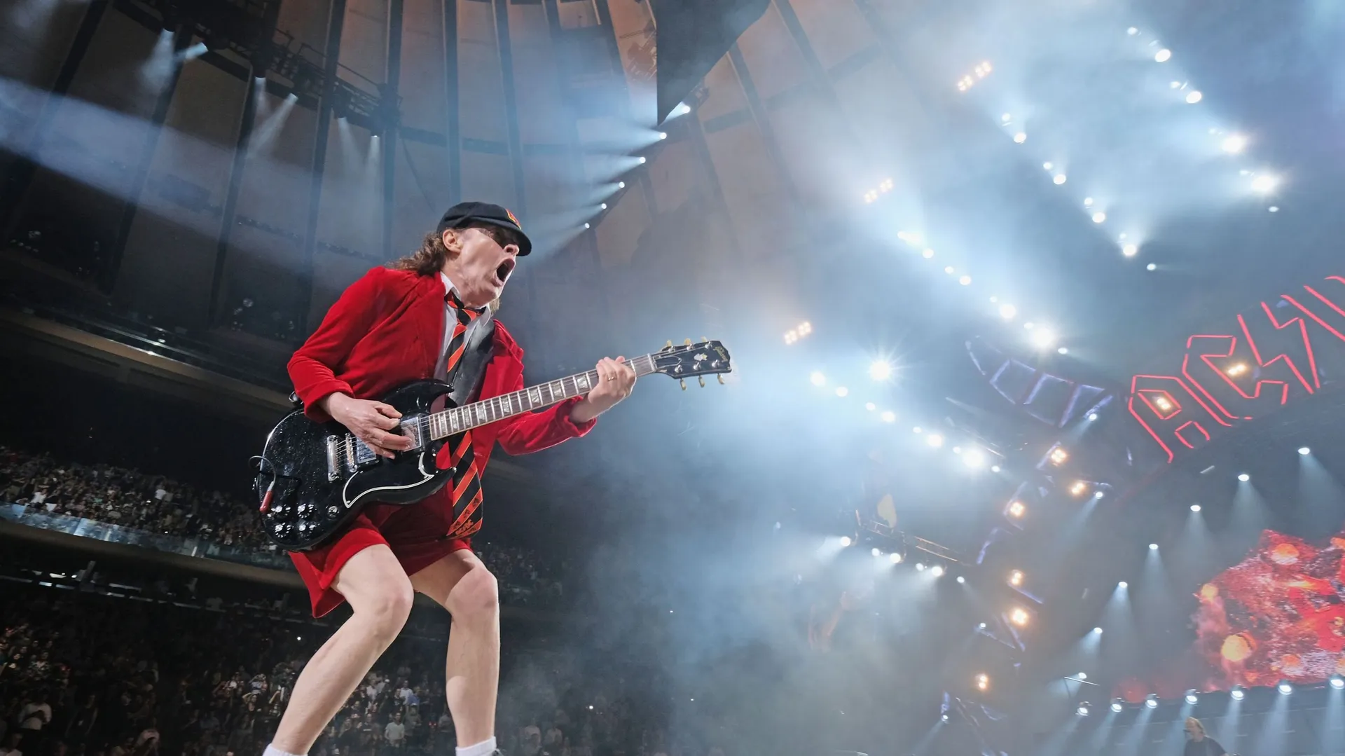 Angus Young dévoile l’album qui a défini AC/DC - RTBF Actus