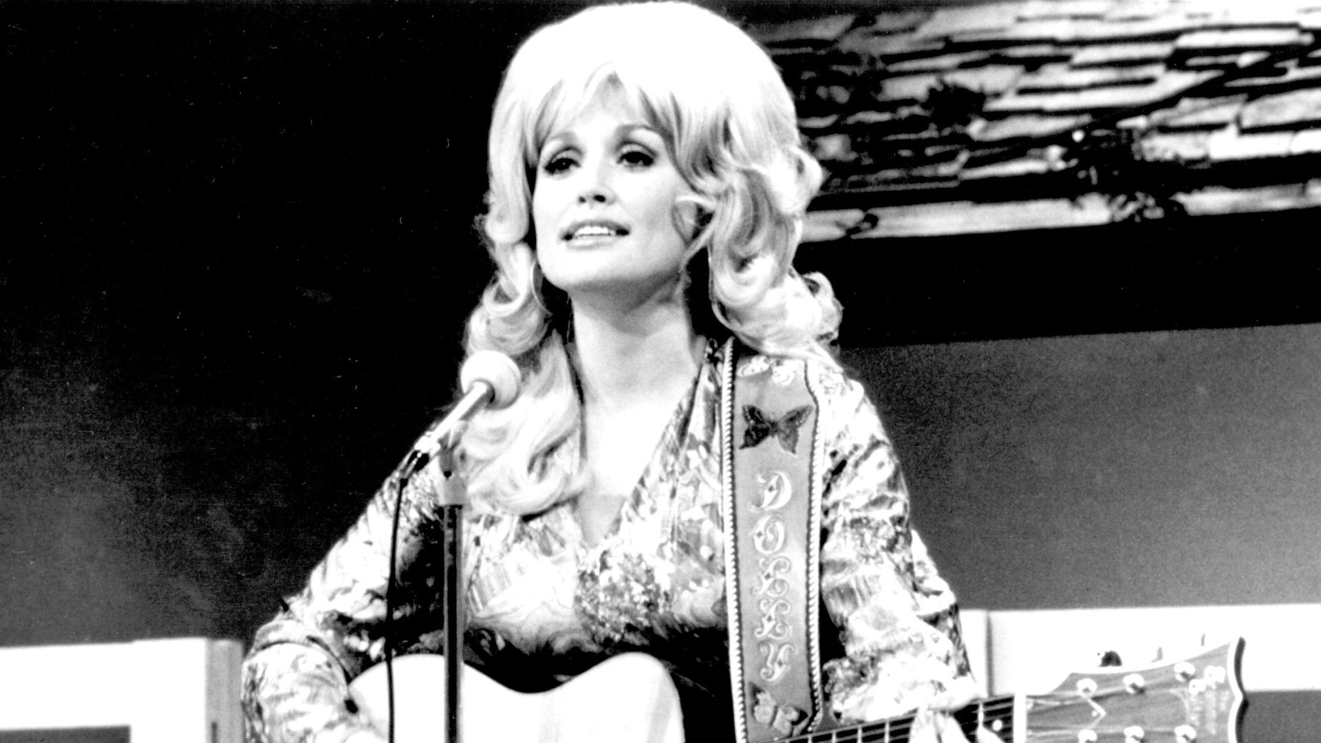 Dolly Parton : l’aéroport de Nashville lance officiellement son changement de nom après un vote unanime