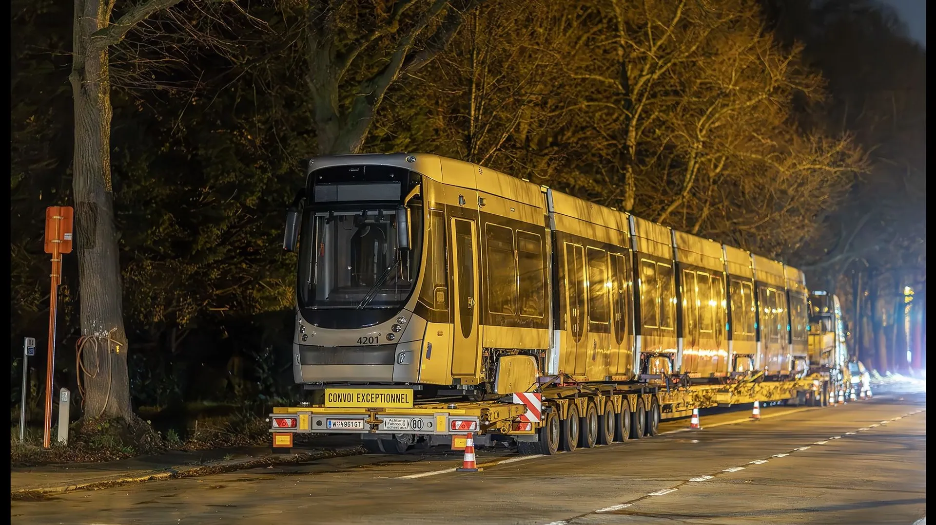 Arriv e Du Premier Tram Nouvelle G n ration Long Au D p t STIB De Haren arriv-e-du-premier-tram-nouvelle-g-n-ration-long-au-d-p-t-stib-de-haren