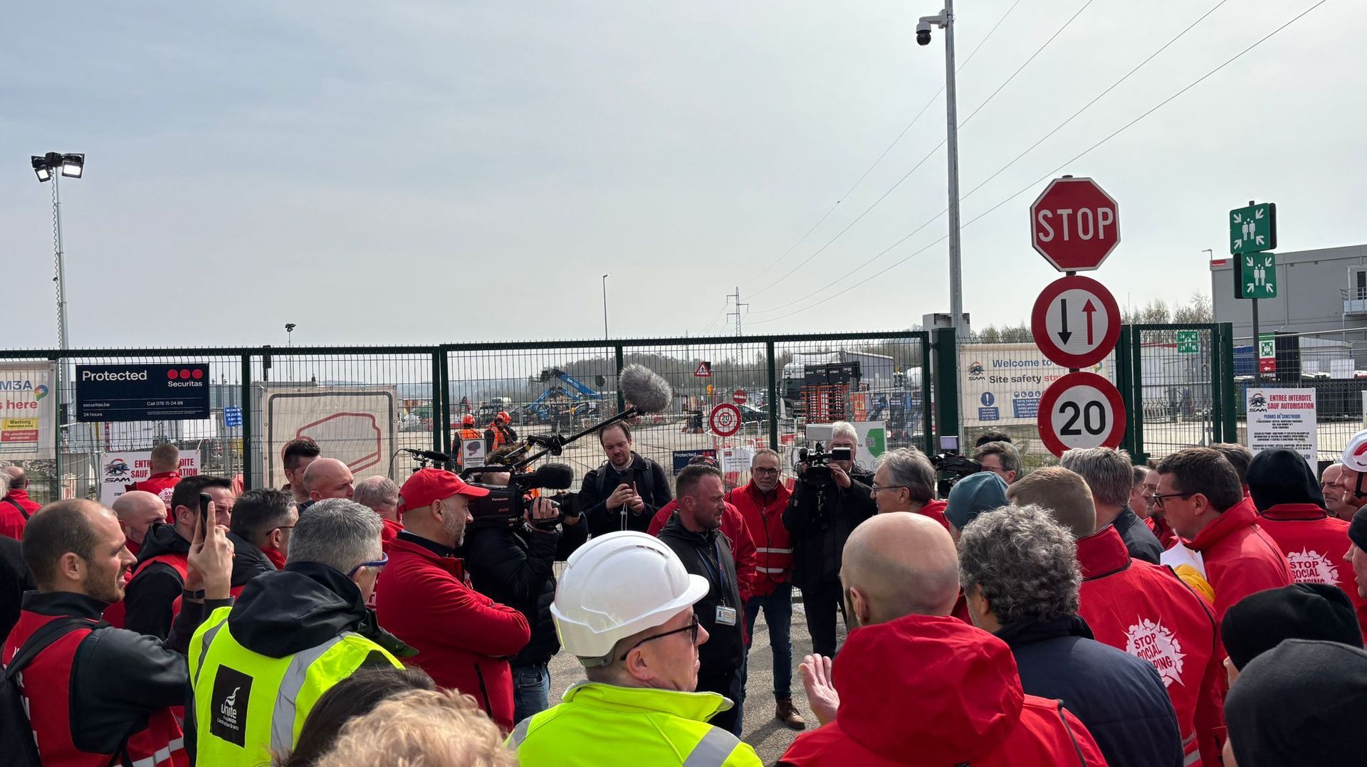 Farciennes : la FGTB mène une action coup de poing sur le chantier du data center Google