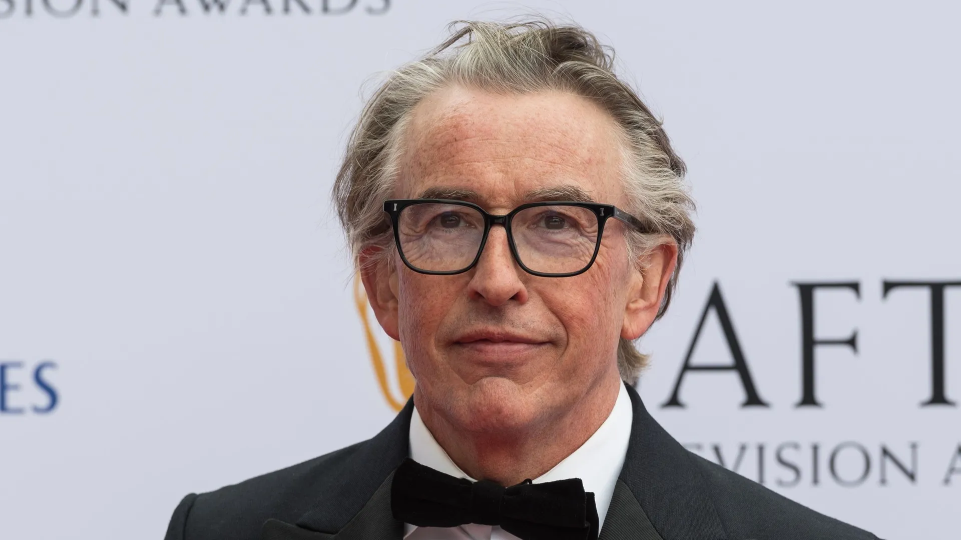 Sam Frears Un soir, un film avec Hugues Dayez : le retour d’une star britannique ...