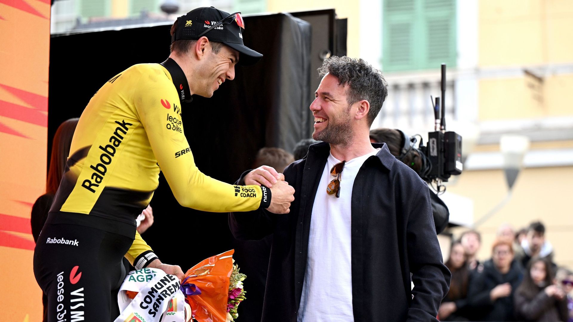 Wout van Aert 3e à Sanremo malgré la chute : "Malheureusement, le changement de vélo a pris du temps"