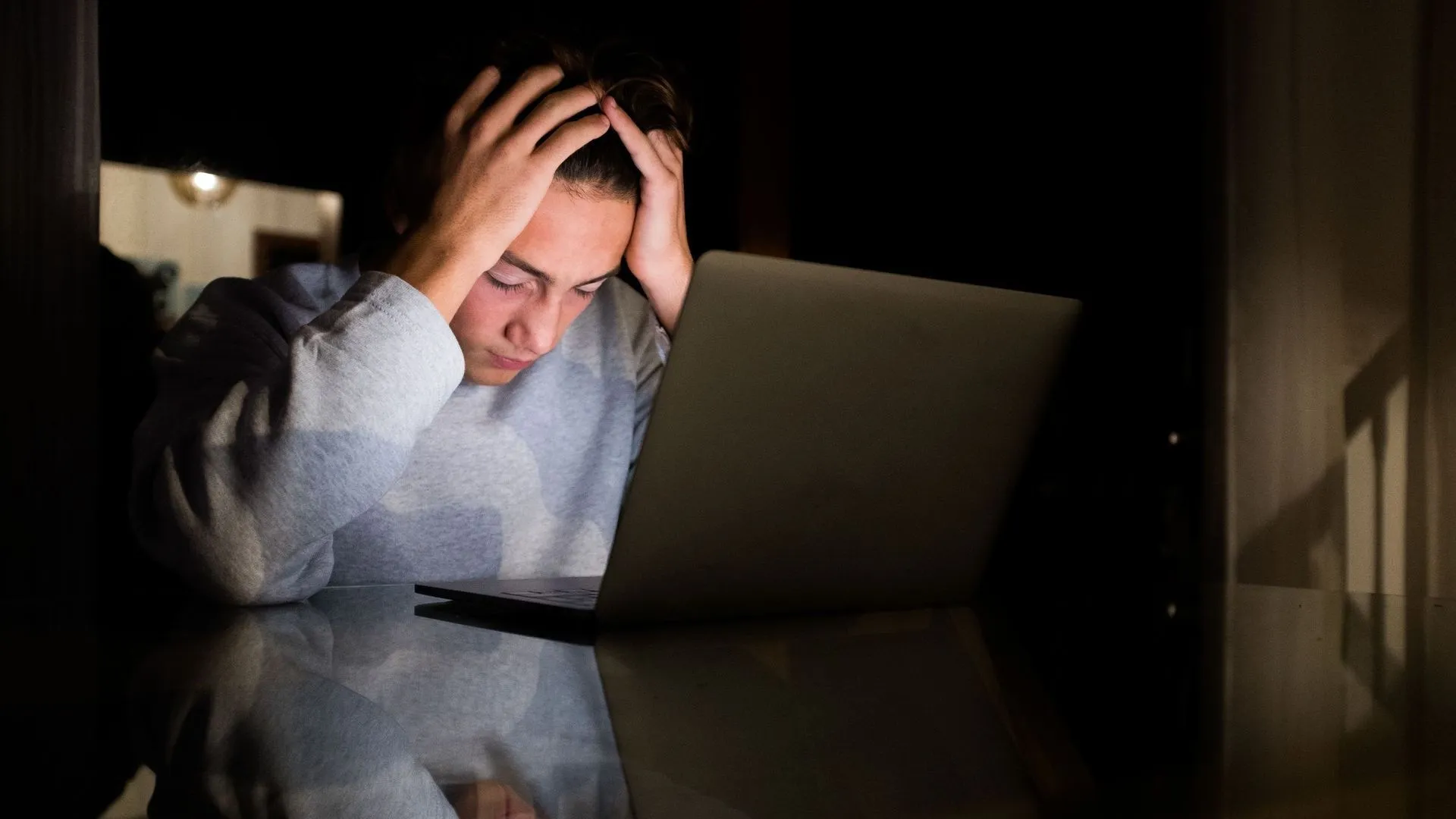 cible-ou-t-moin-de-cyber-harc-lement-voici-comment-r-agir-rtbf-actus
