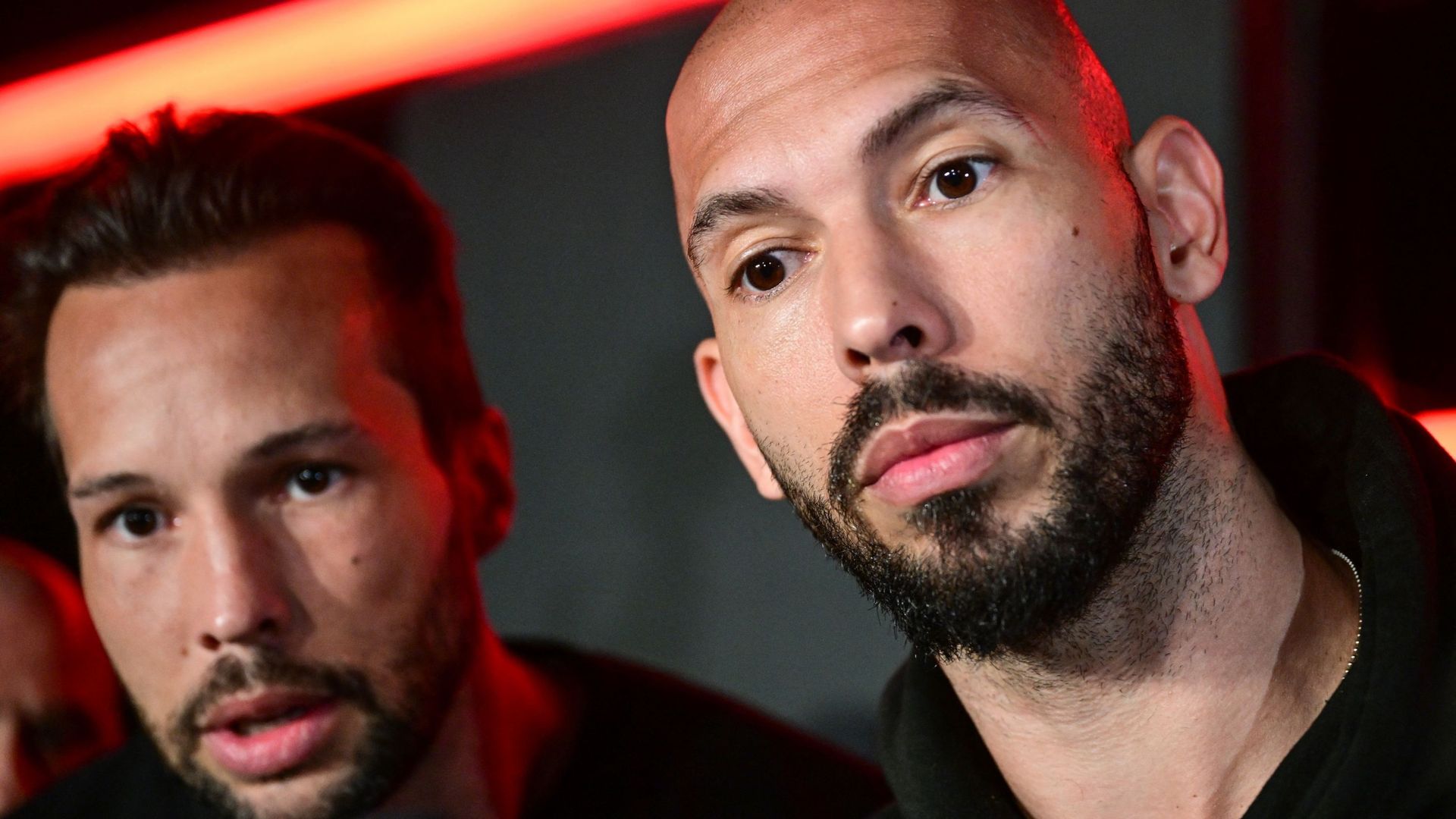 Les influenceurs masculinistes Andrew et Tristan Tate interpellés à Miami