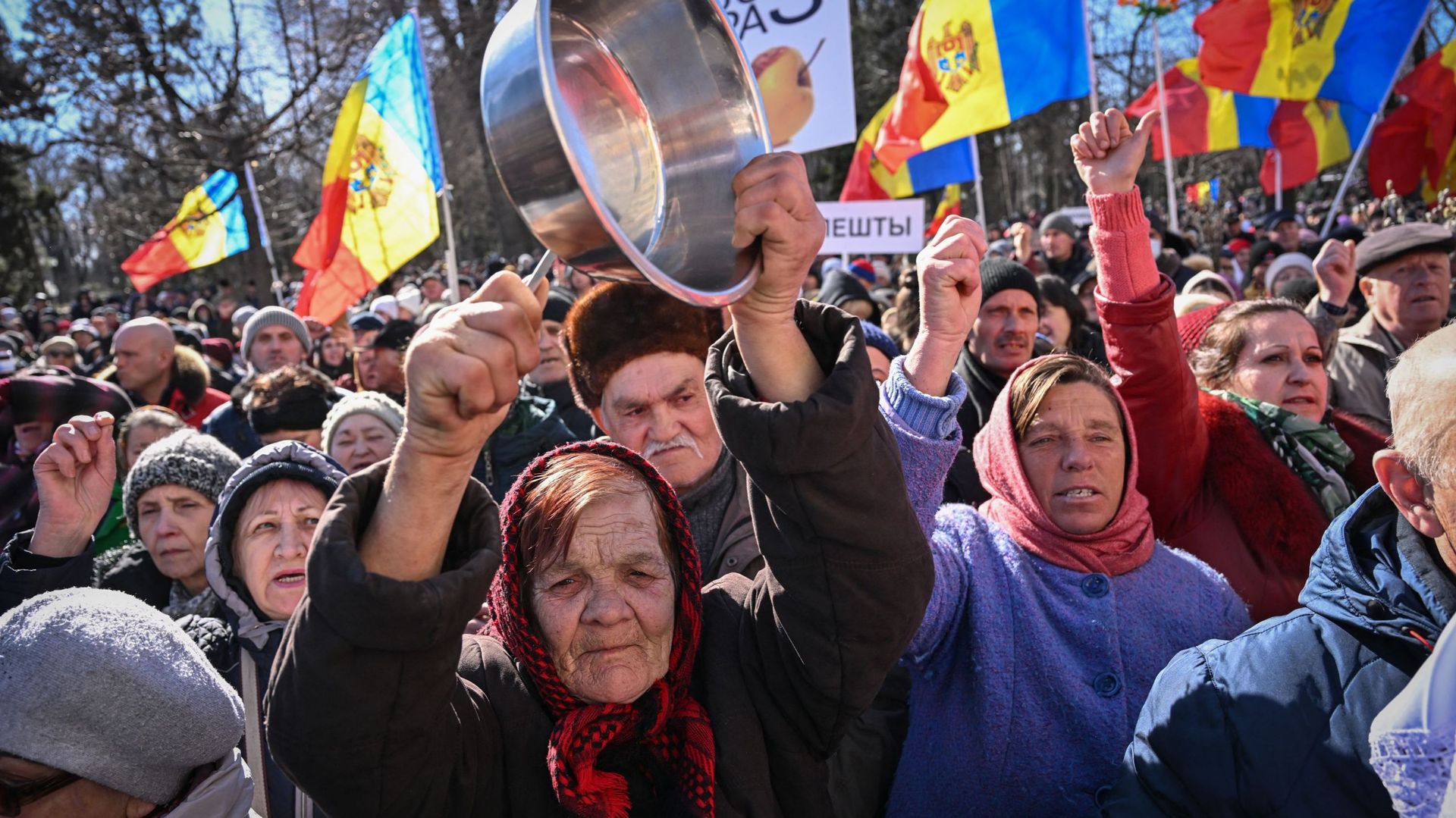 Moldavie : des milliers de personnes manifestent contre la hausse des ...