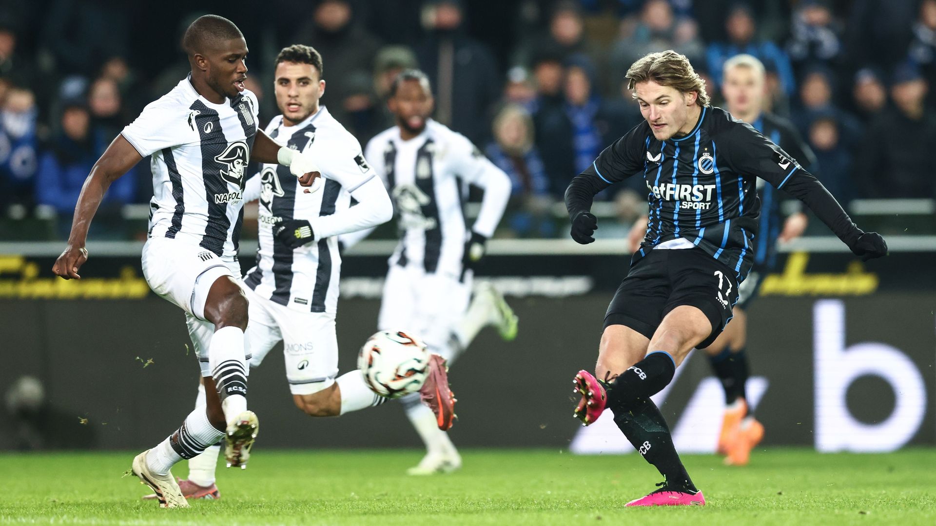 Manque de réussite et d'efficacité : le Sporting Charleroi se heurte à un Club Bruges clinique - RTBF Actus