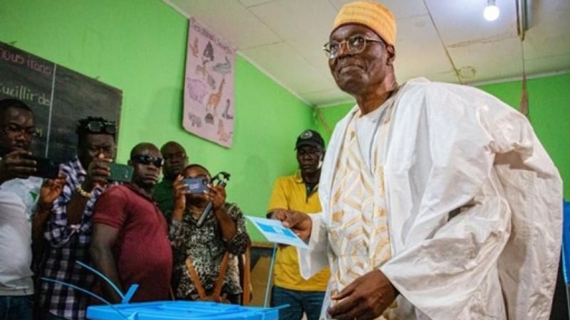 Cameroun : l’opposant Issa Tchiroma rejette la victoire de Paul Biya et ...