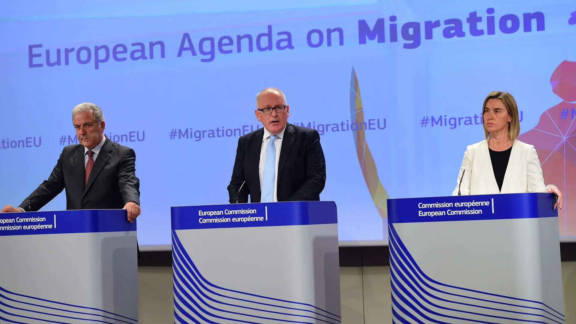 Plus de 5000 migrants secourus depuis vendredi en Méditerranée - RTBF Actus