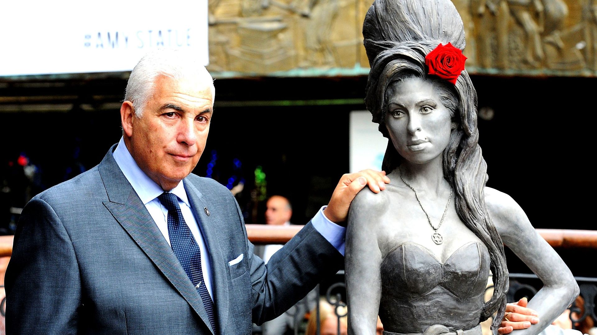 Amy Winehouse : son père condamné à payer plus d’un million d’euros à des proches de la chanteuse