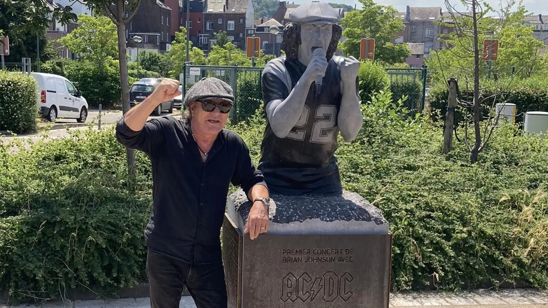 AC/DC – Brian Johnson se déplace à Namur pour découvrir sa statue ...
