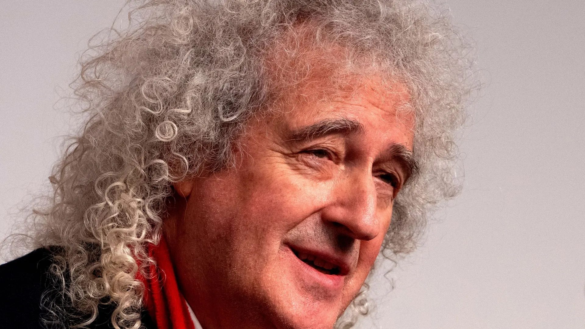 Le retour en force de Brian May et de ses solos de guitare épiques ...