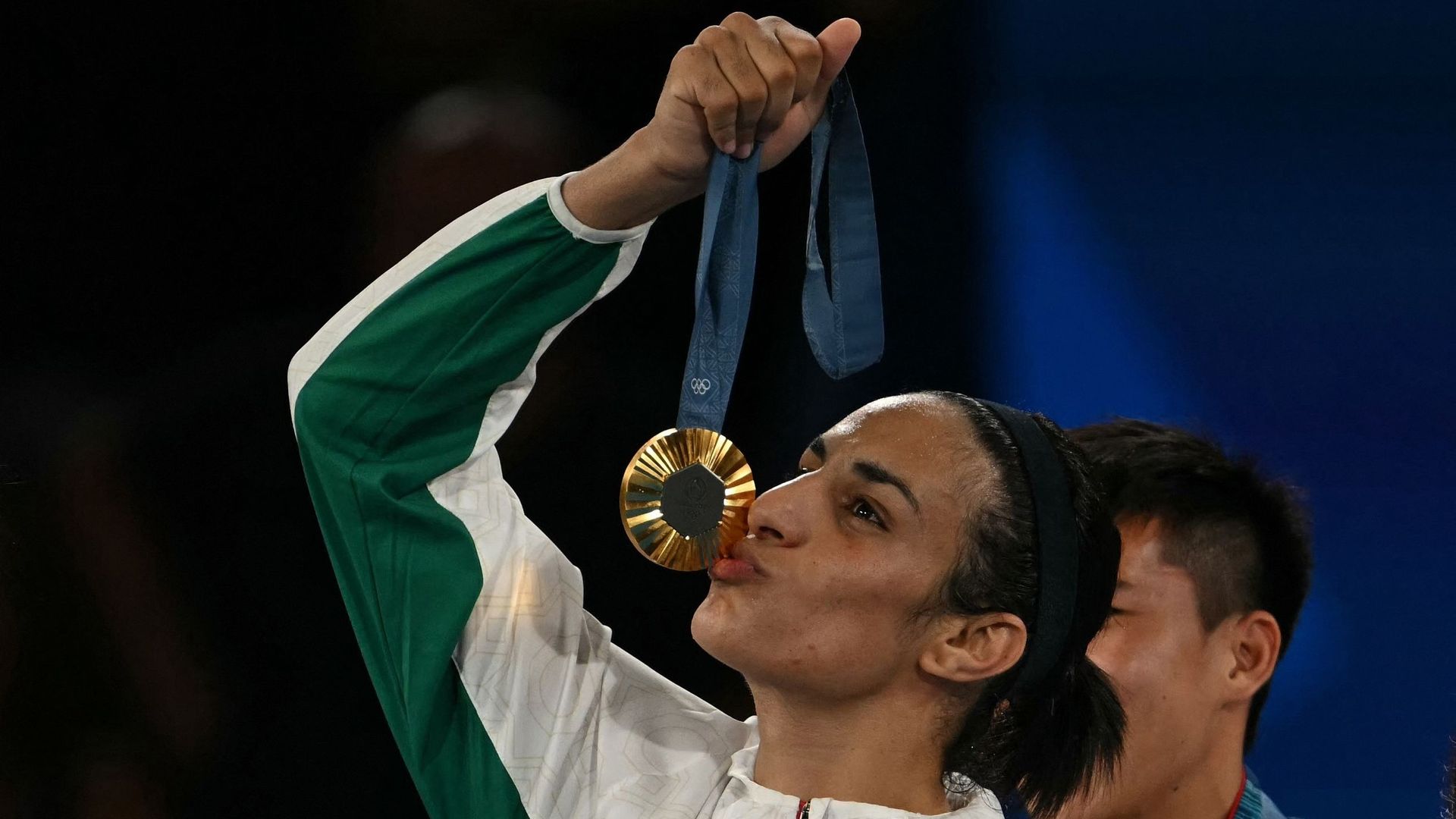 La boxeuse Imane Khelif révèle avoir pris un traitement hormonal avant sa médaille d'or aux JO de 2024