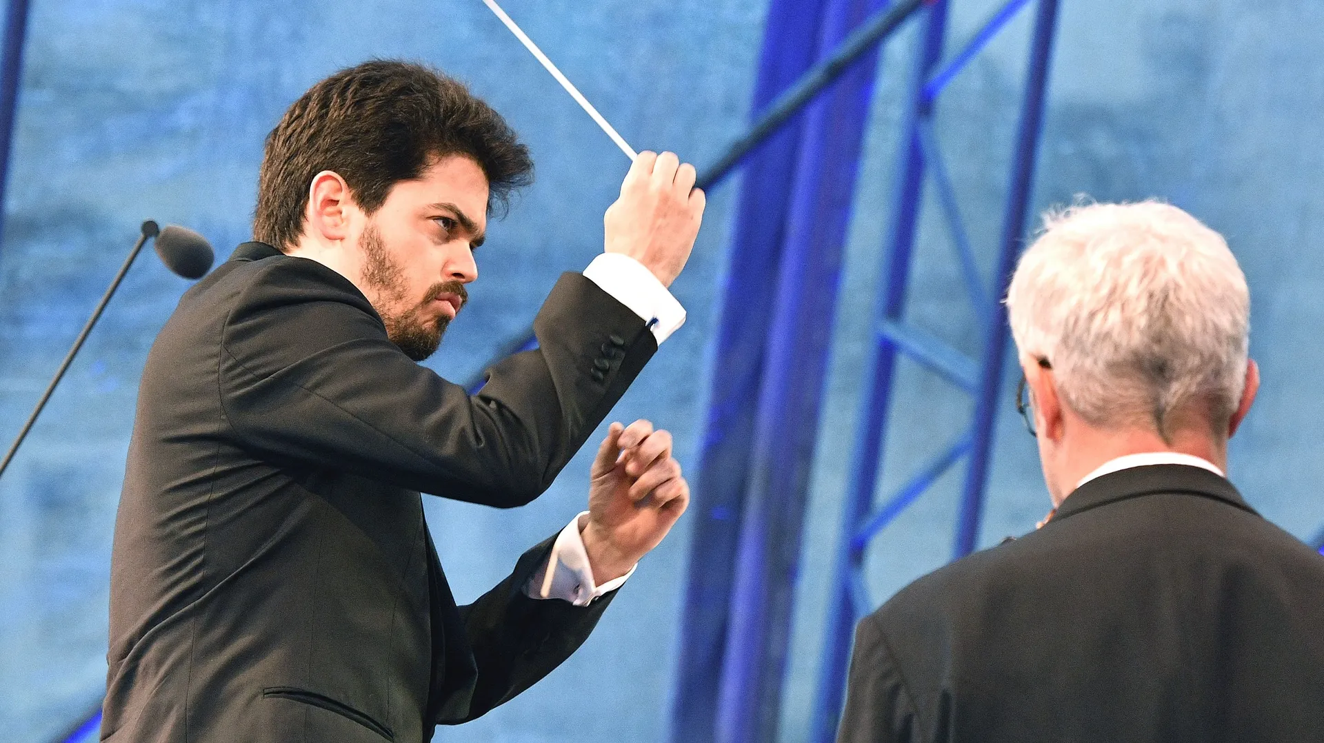 Shani Loading Annulation du concert dirigé par Lahav Shani à Gand : le Théâtre des ...