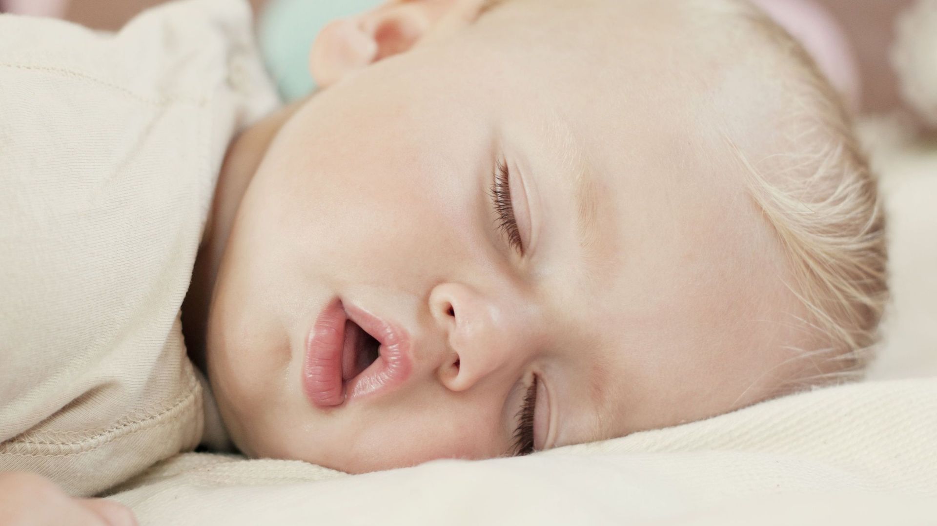 Ronflements et difficultés à téter chez un bébé : les signes qui doivent alerter sur un possible trouble