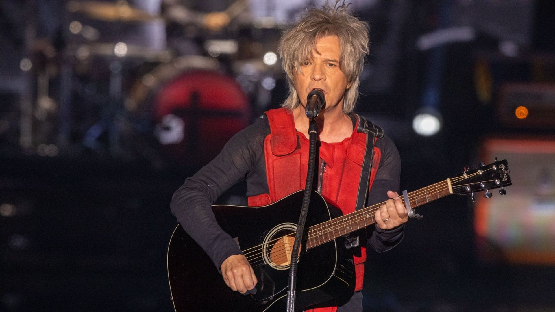 gros plan sur Nicola Sirkis en concert