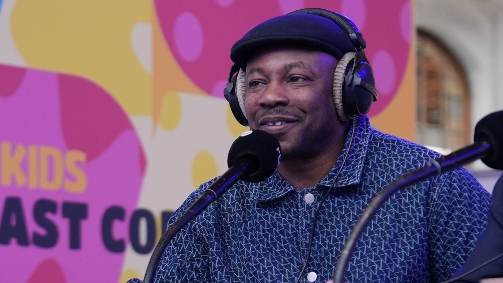 "Vive les professeurs, c’est très important" : à la Foire du Livre, MC Solaar rend hommage aux enseignants