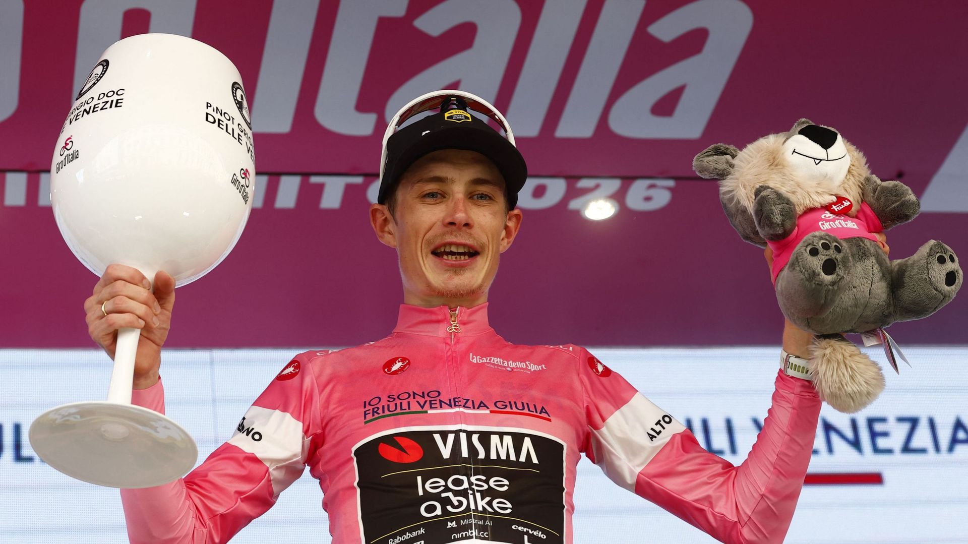 Giro 2026 : les classements après la 16e étape : 4 minutes d'avance pour Vingegaard, Pellizzari prend 17 minutes