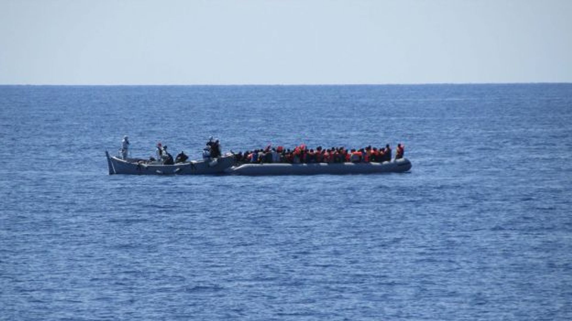 Près de 700 migrants disparus en Méditerranée dans deux naufrages ...