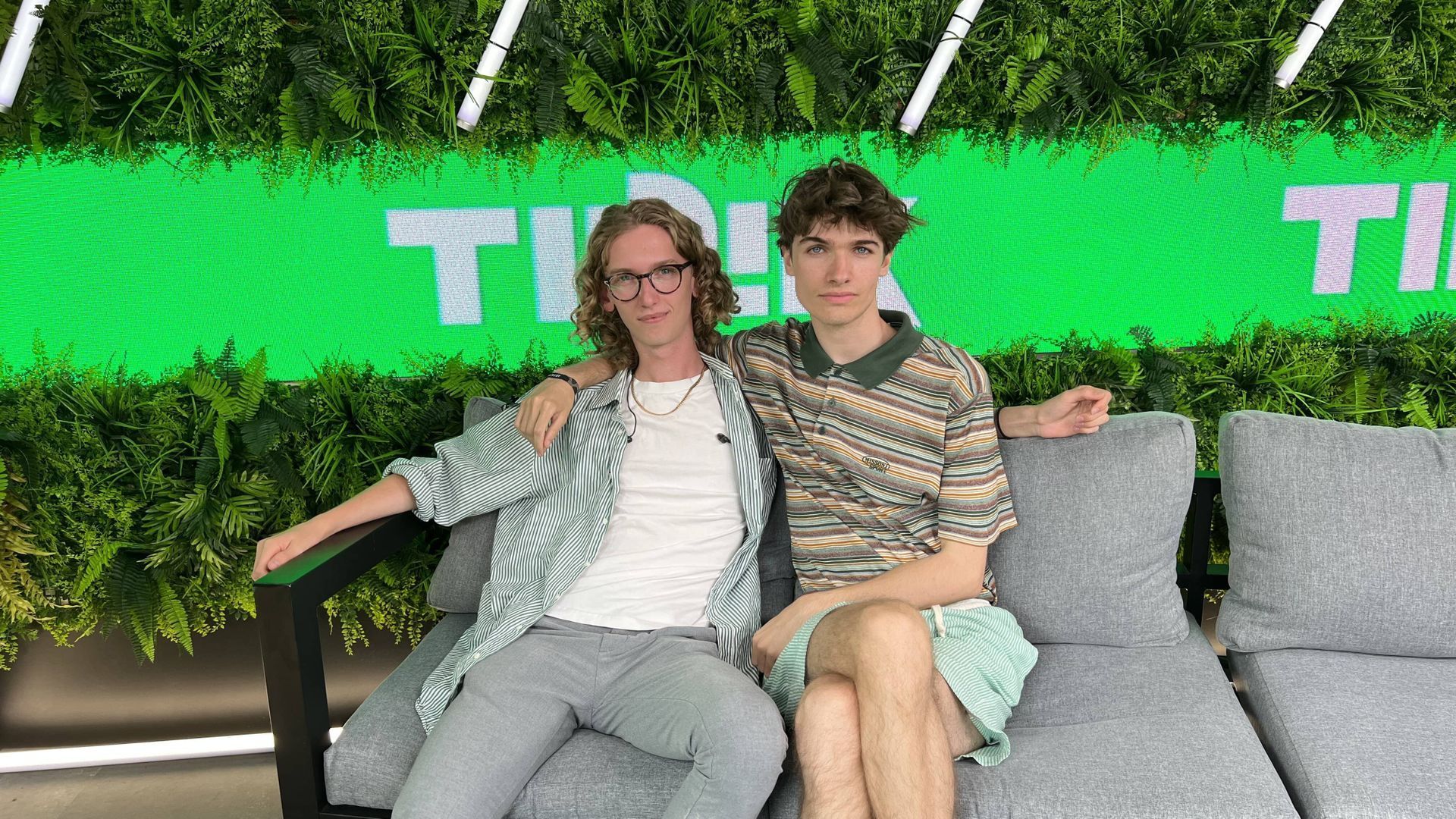 Premier album, nu en studio, ses amours : Pierre de Maere nous dit tout aux Francos ! - RTBF Actus