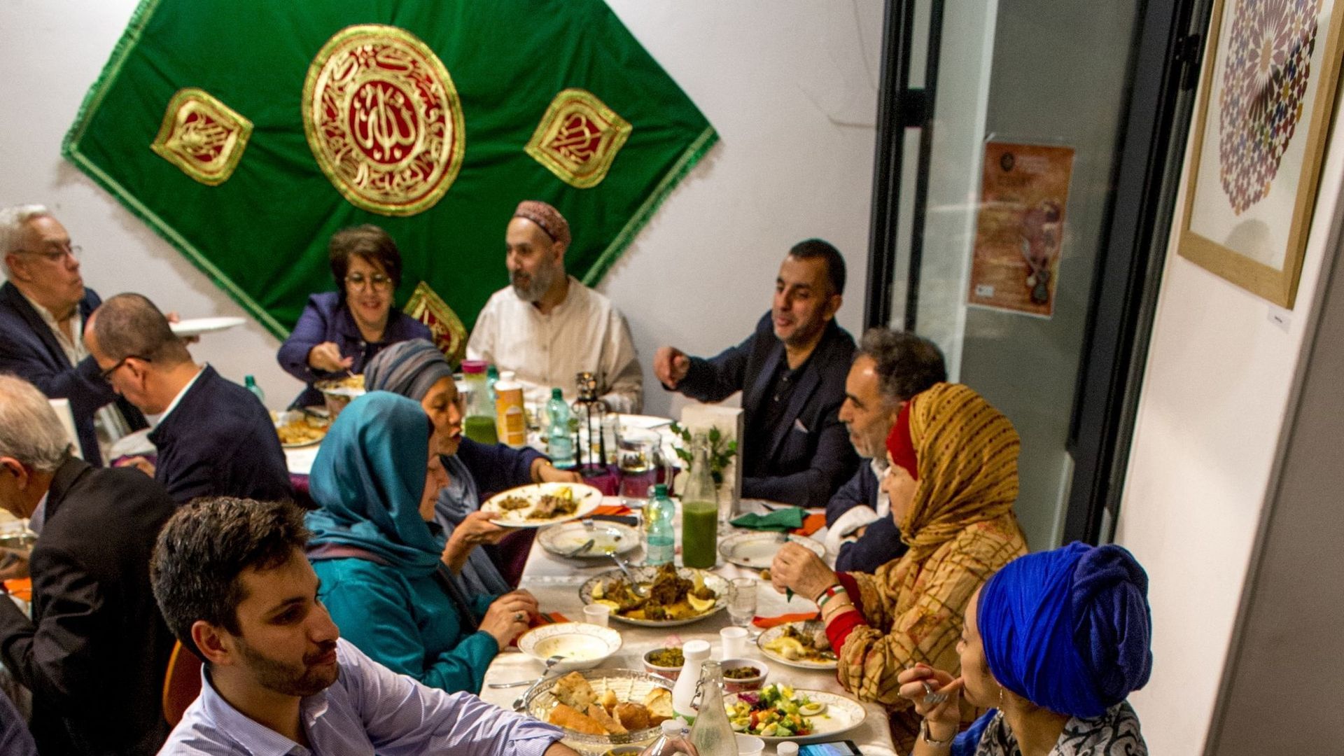 Le ramadan, plus qu'un rite religieux : "Une pratique communautaire, où beaucoup de gens qui jeûnent ne font pas la prière"